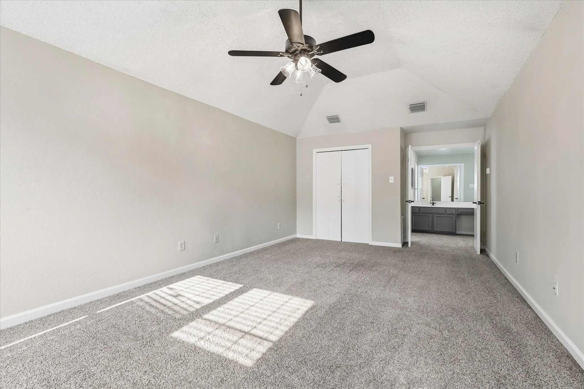 Single Family Residence For Rent in Denton County , 2909 Menlo Park Lane, Carrollton, Texas 75007, 3 Bedroom, 2 Bathroom, 2 Garage spaces, 1,602 Sqft, built in 1986, mls#21356446, Real Estate Agent in Carrollton, Homes For Rent in Denton county, Homes For Rent in Carrollton, Realtor in Carrollton Texas, Real Estate Brokerage Independent Realty Texas, Luminita Cordes Realtor