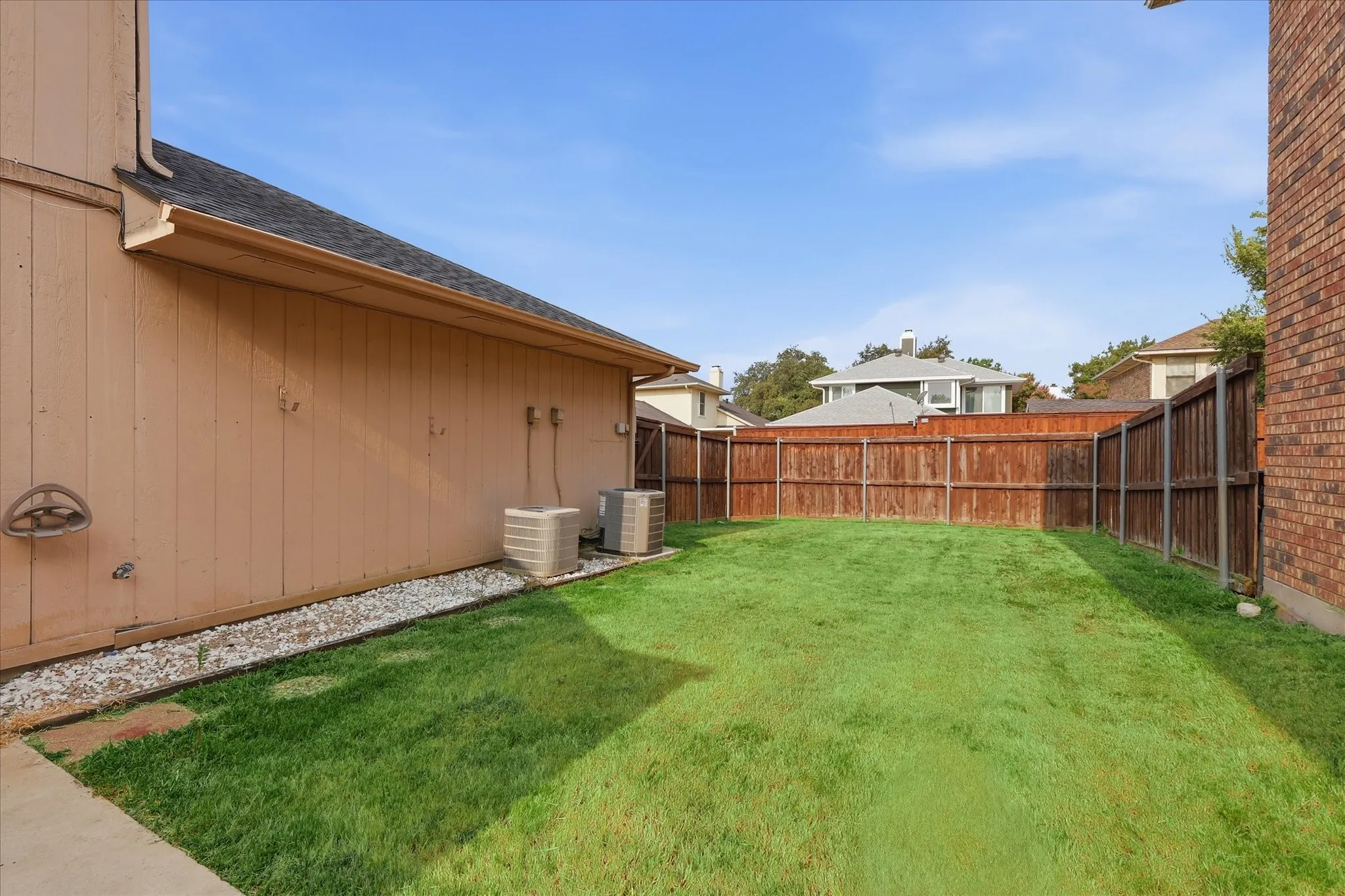 Single Family Residence For Rent in Denton County , 2909 Menlo Park Lane, Carrollton, Texas 75007, 3 Bedroom, 2 Bathroom, 2 Garage spaces, 1,602 Sqft, built in 1986, mls#21356446, Real Estate Agent in Carrollton, Homes For Rent in Denton county, Homes For Rent in Carrollton, Realtor in Carrollton Texas, Real Estate Brokerage Independent Realty Texas, Luminita Cordes Realtor