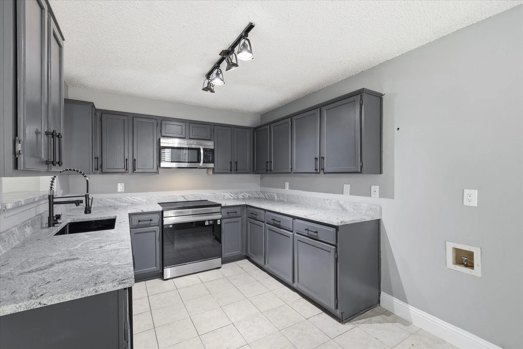 Single Family Residence For Rent in Denton County , 2909 Menlo Park Lane, Carrollton, Texas 75007, 3 Bedroom, 2 Bathroom, 2 Garage spaces, 1,602 Sqft, built in 1986, mls#21356446, Real Estate Agent in Carrollton, Homes For Rent in Denton county, Homes For Rent in Carrollton, Realtor in Carrollton Texas, Real Estate Brokerage Independent Realty Texas, Luminita Cordes Realtor