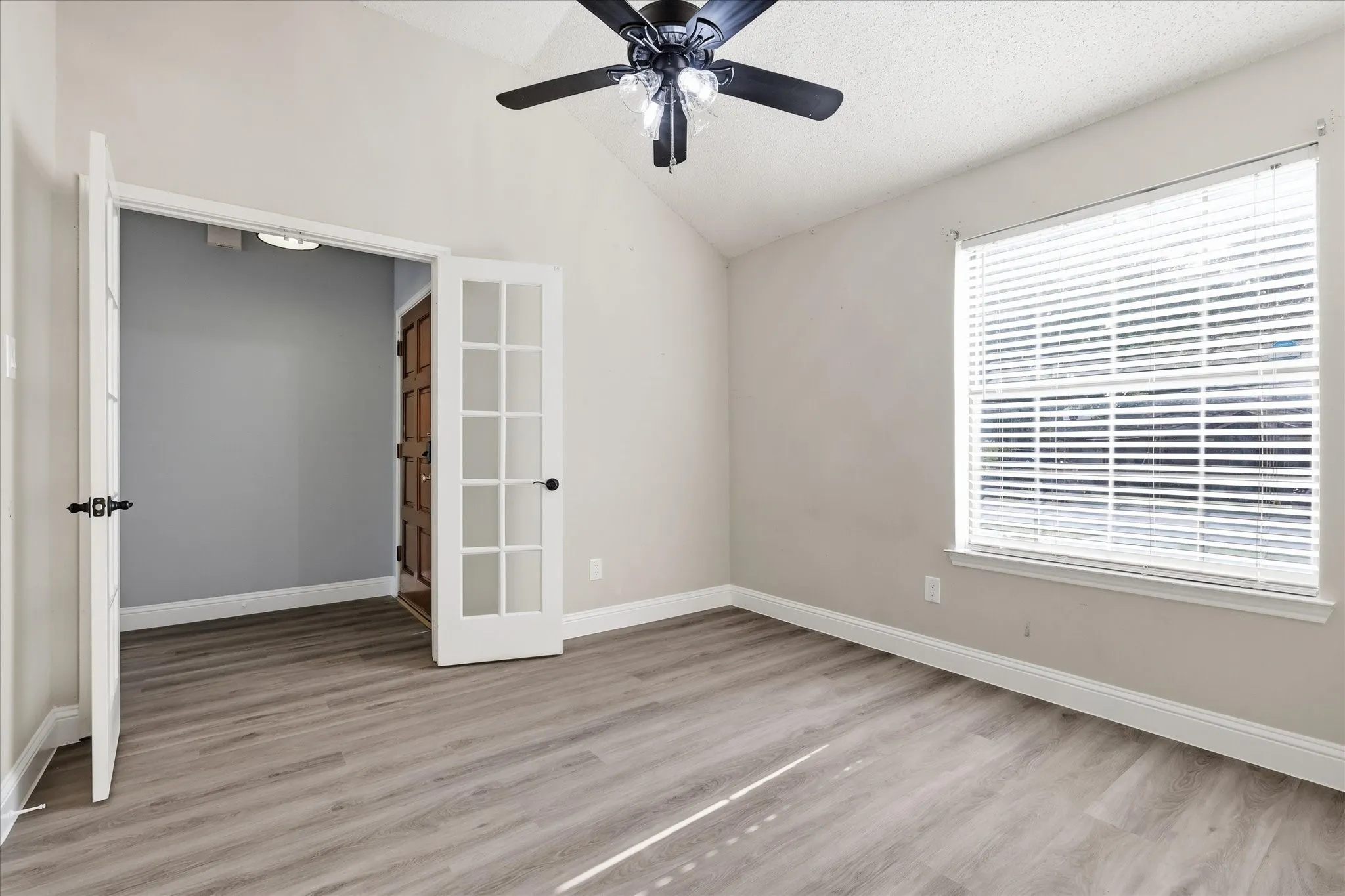 Single Family Residence For Rent in Denton County , 2909 Menlo Park Lane, Carrollton, Texas 75007, 3 Bedroom, 2 Bathroom, 2 Garage spaces, 1,602 Sqft, built in 1986, mls#21356446, Real Estate Agent in Carrollton, Homes For Rent in Denton county, Homes For Rent in Carrollton, Realtor in Carrollton Texas, Real Estate Brokerage Independent Realty Texas, Luminita Cordes Realtor
