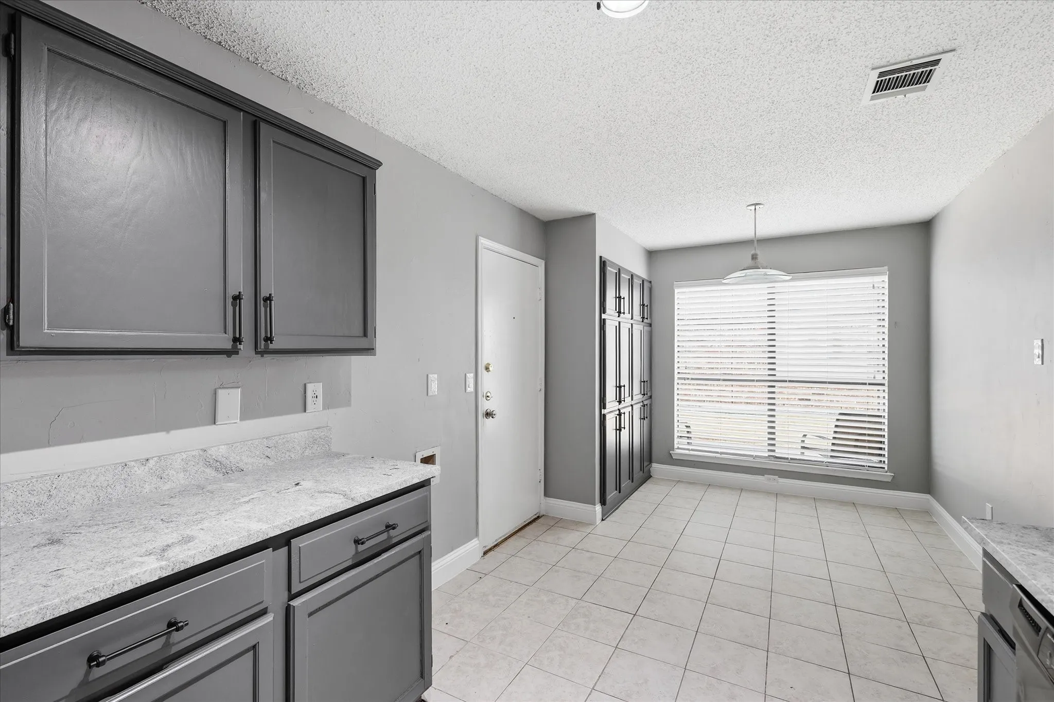 Single Family Residence For Rent in Denton County , 2909 Menlo Park Lane, Carrollton, Texas 75007, 3 Bedroom, 2 Bathroom, 2 Garage spaces, 1,602 Sqft, built in 1986, mls#21356446, Real Estate Agent in Carrollton, Homes For Rent in Denton county, Homes For Rent in Carrollton, Realtor in Carrollton Texas, Real Estate Brokerage Independent Realty Texas, Luminita Cordes Realtor