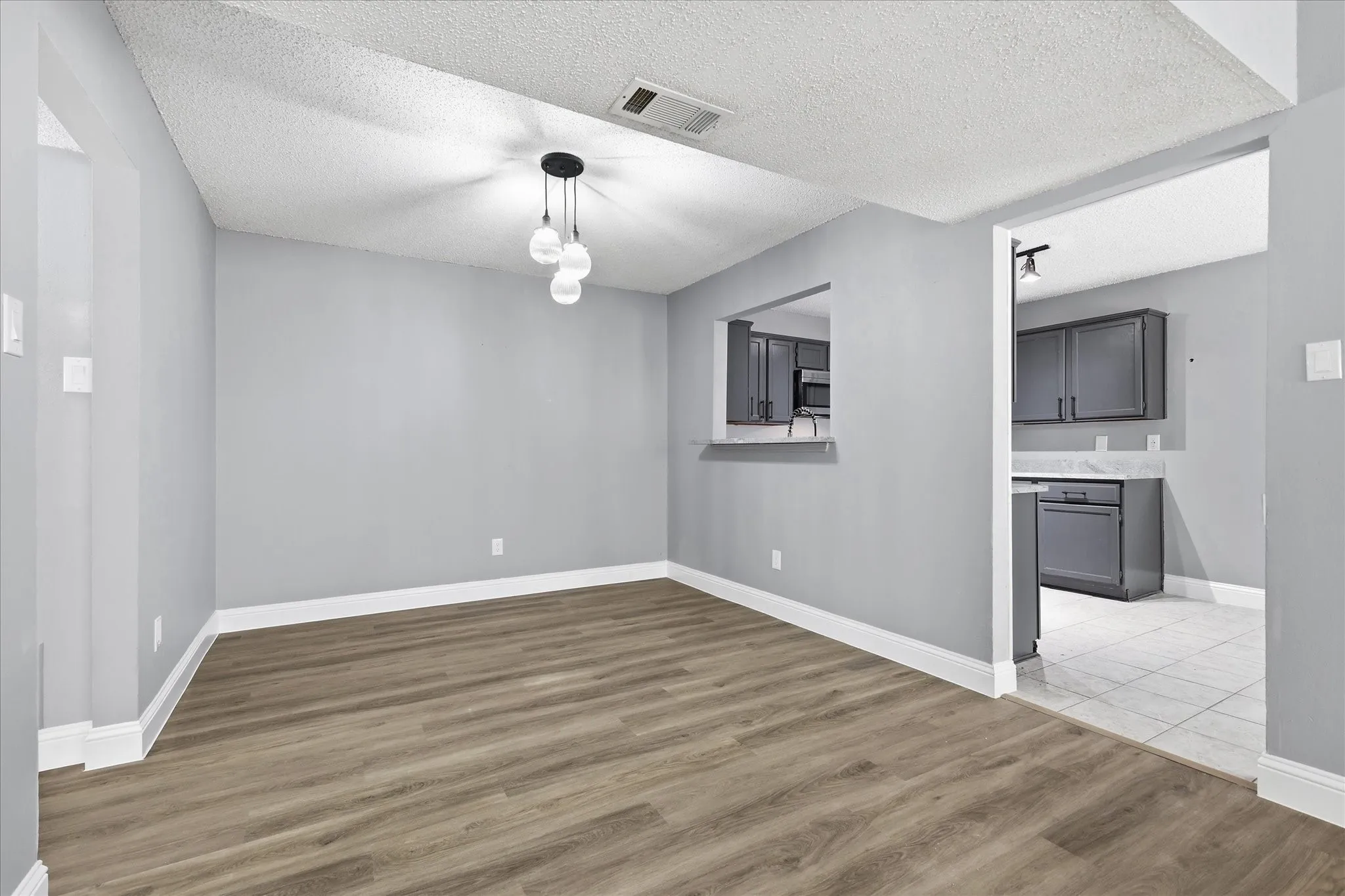 Single Family Residence For Rent in Denton County , 2909 Menlo Park Lane, Carrollton, Texas 75007, 3 Bedroom, 2 Bathroom, 2 Garage spaces, 1,602 Sqft, built in 1986, mls#21356446, Real Estate Agent in Carrollton, Homes For Rent in Denton county, Homes For Rent in Carrollton, Realtor in Carrollton Texas, Real Estate Brokerage Independent Realty Texas, Luminita Cordes Realtor