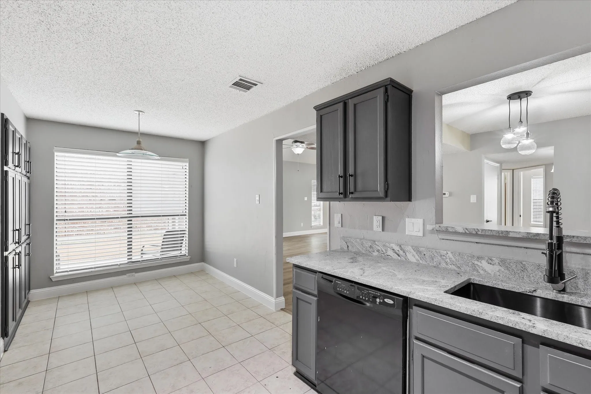 Single Family Residence For Rent in Denton County , 2909 Menlo Park Lane, Carrollton, Texas 75007, 3 Bedroom, 2 Bathroom, 2 Garage spaces, 1,602 Sqft, built in 1986, mls#21356446, Real Estate Agent in Carrollton, Homes For Rent in Denton county, Homes For Rent in Carrollton, Realtor in Carrollton Texas, Real Estate Brokerage Independent Realty Texas, Luminita Cordes Realtor
