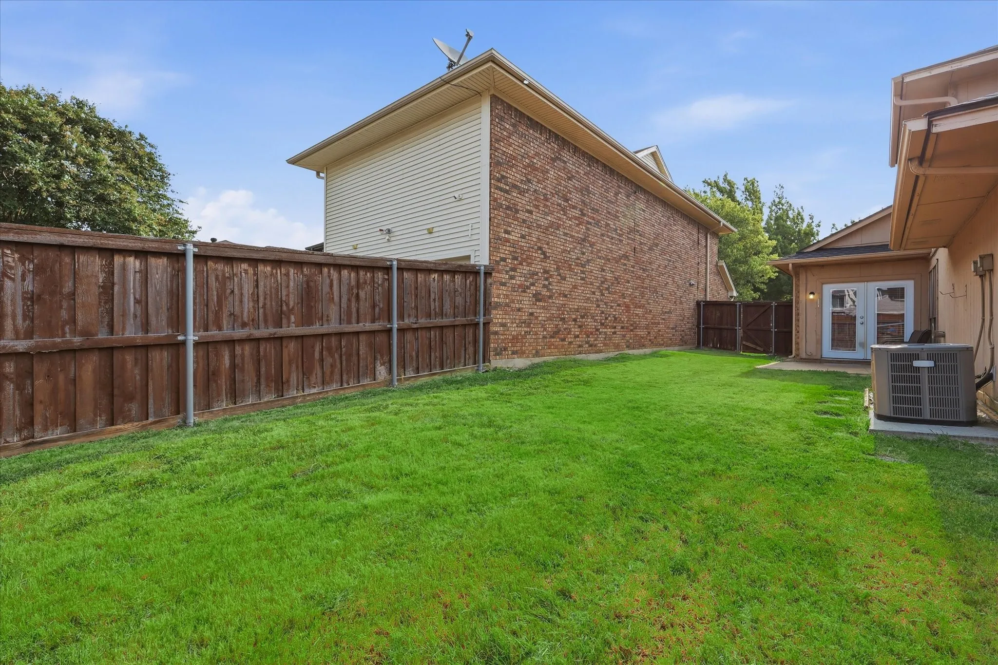 Single Family Residence For Rent in Denton County , 2909 Menlo Park Lane, Carrollton, Texas 75007, 3 Bedroom, 2 Bathroom, 2 Garage spaces, 1,602 Sqft, built in 1986, mls#21356446, Real Estate Agent in Carrollton, Homes For Rent in Denton county, Homes For Rent in Carrollton, Realtor in Carrollton Texas, Real Estate Brokerage Independent Realty Texas, Luminita Cordes Realtor