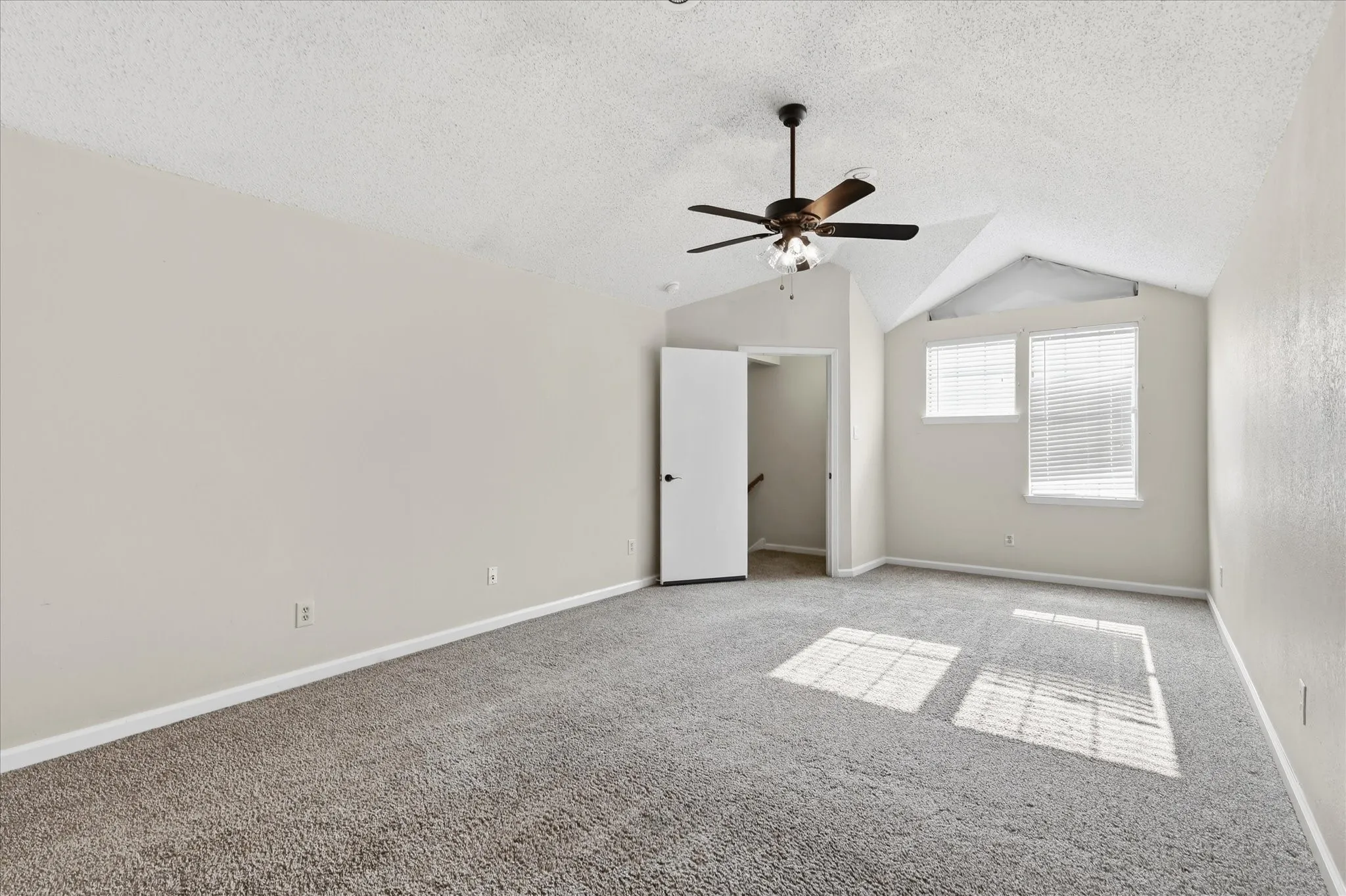 Single Family Residence For Rent in Denton County , 2909 Menlo Park Lane, Carrollton, Texas 75007, 3 Bedroom, 2 Bathroom, 2 Garage spaces, 1,602 Sqft, built in 1986, mls#21356446, Real Estate Agent in Carrollton, Homes For Rent in Denton county, Homes For Rent in Carrollton, Realtor in Carrollton Texas, Real Estate Brokerage Independent Realty Texas, Luminita Cordes Realtor