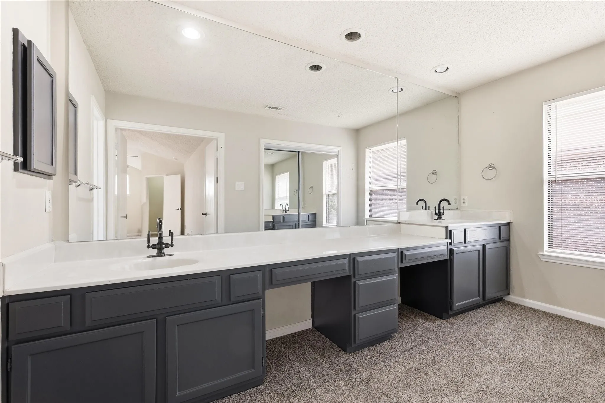 Single Family Residence For Rent in Denton County , 2909 Menlo Park Lane, Carrollton, Texas 75007, 3 Bedroom, 2 Bathroom, 2 Garage spaces, 1,602 Sqft, built in 1986, mls#21356446, Real Estate Agent in Carrollton, Homes For Rent in Denton county, Homes For Rent in Carrollton, Realtor in Carrollton Texas, Real Estate Brokerage Independent Realty Texas, Luminita Cordes Realtor