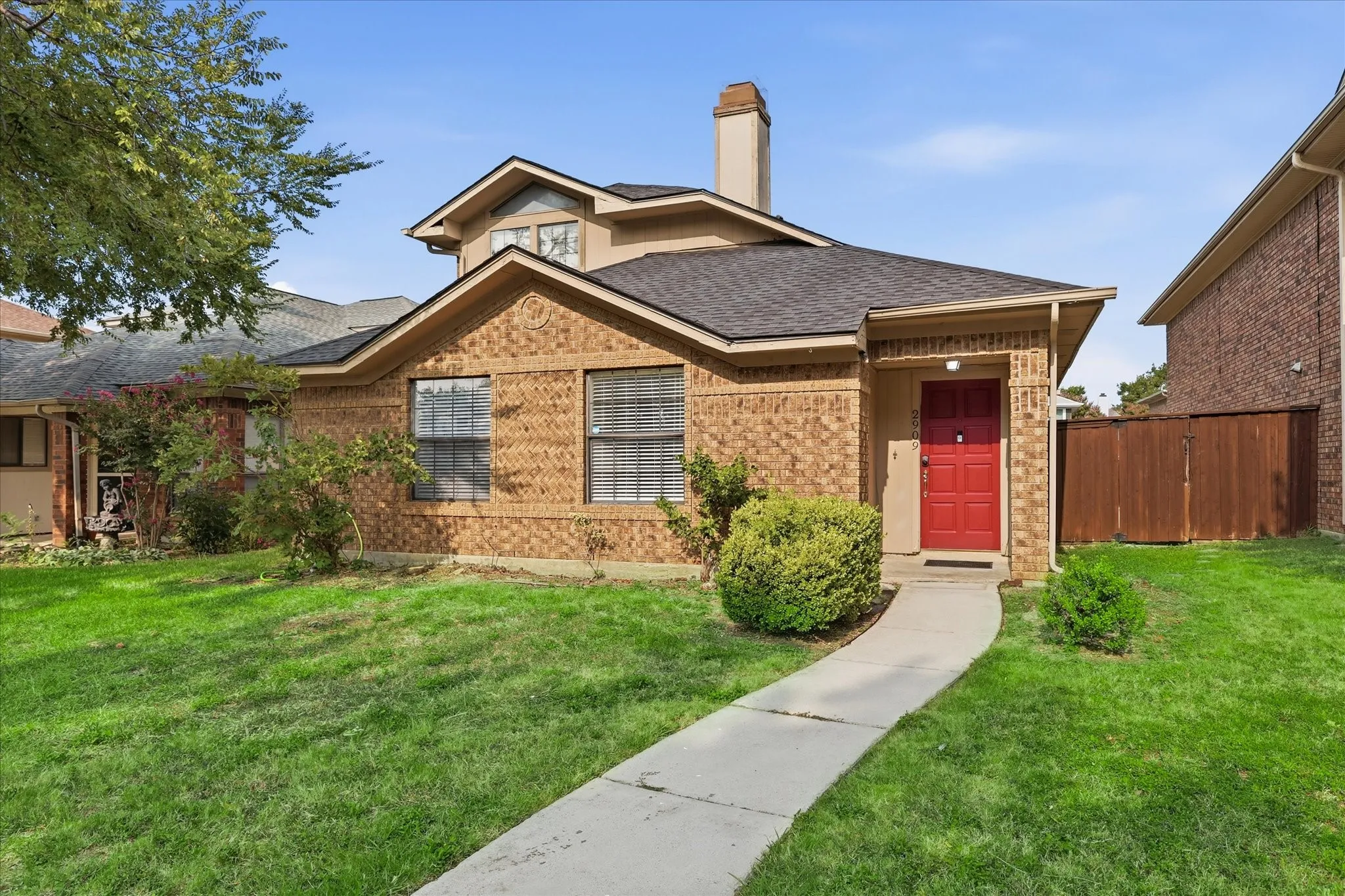 Single Family Residence For Rent in Denton County , 2909 Menlo Park Lane, Carrollton, Texas 75007, 3 Bedroom, 2 Bathroom, 2 Garage spaces, 1,602 Sqft, built in 1986, mls#21356446, Real Estate Agent in Carrollton, Homes For Rent in Denton county, Homes For Rent in Carrollton, Realtor in Carrollton Texas, Real Estate Brokerage Independent Realty Texas, Luminita Cordes Realtor