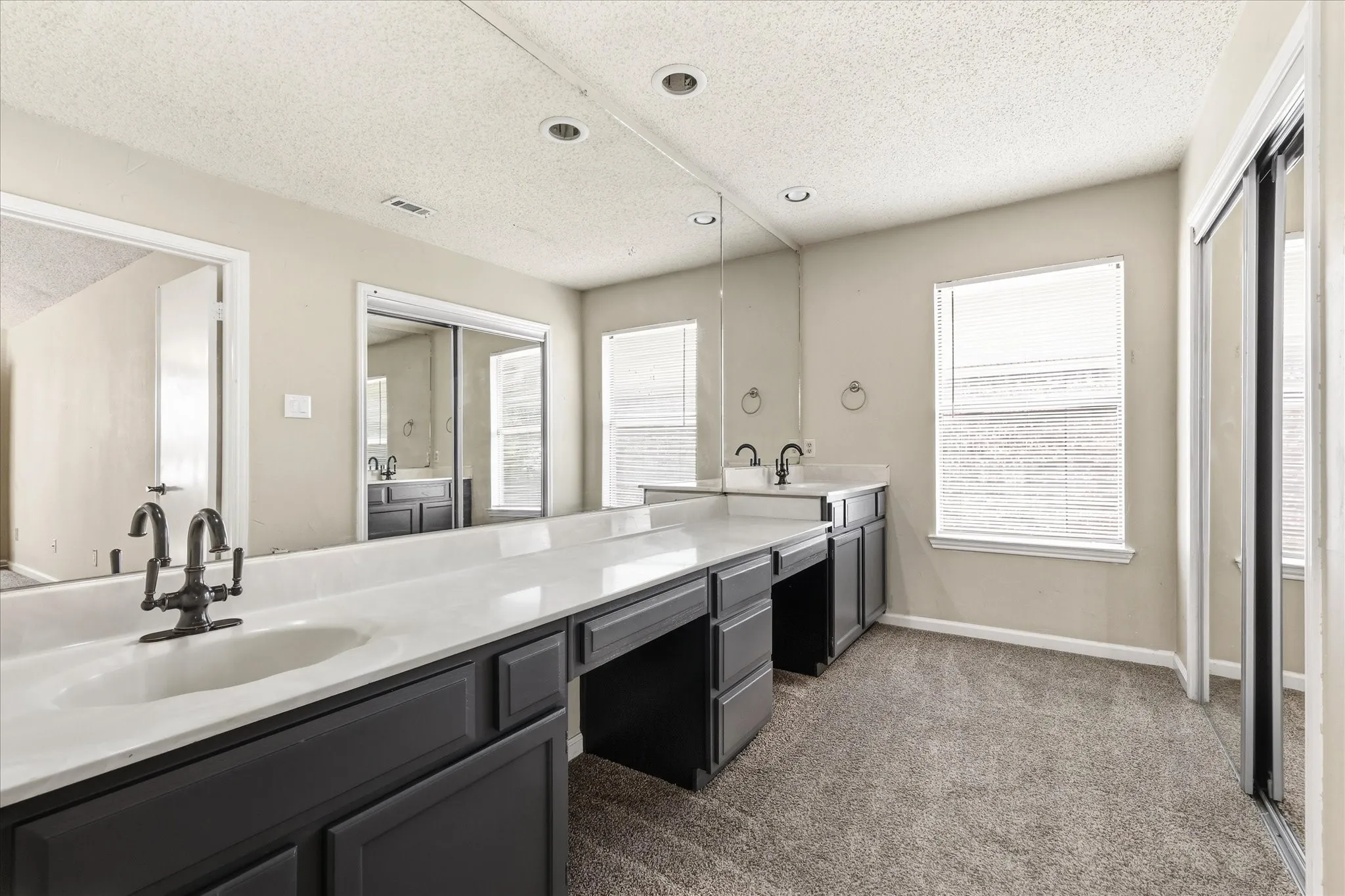 Single Family Residence For Rent in Denton County , 2909 Menlo Park Lane, Carrollton, Texas 75007, 3 Bedroom, 2 Bathroom, 2 Garage spaces, 1,602 Sqft, built in 1986, mls#21356446, Real Estate Agent in Carrollton, Homes For Rent in Denton county, Homes For Rent in Carrollton, Realtor in Carrollton Texas, Real Estate Brokerage Independent Realty Texas, Luminita Cordes Realtor