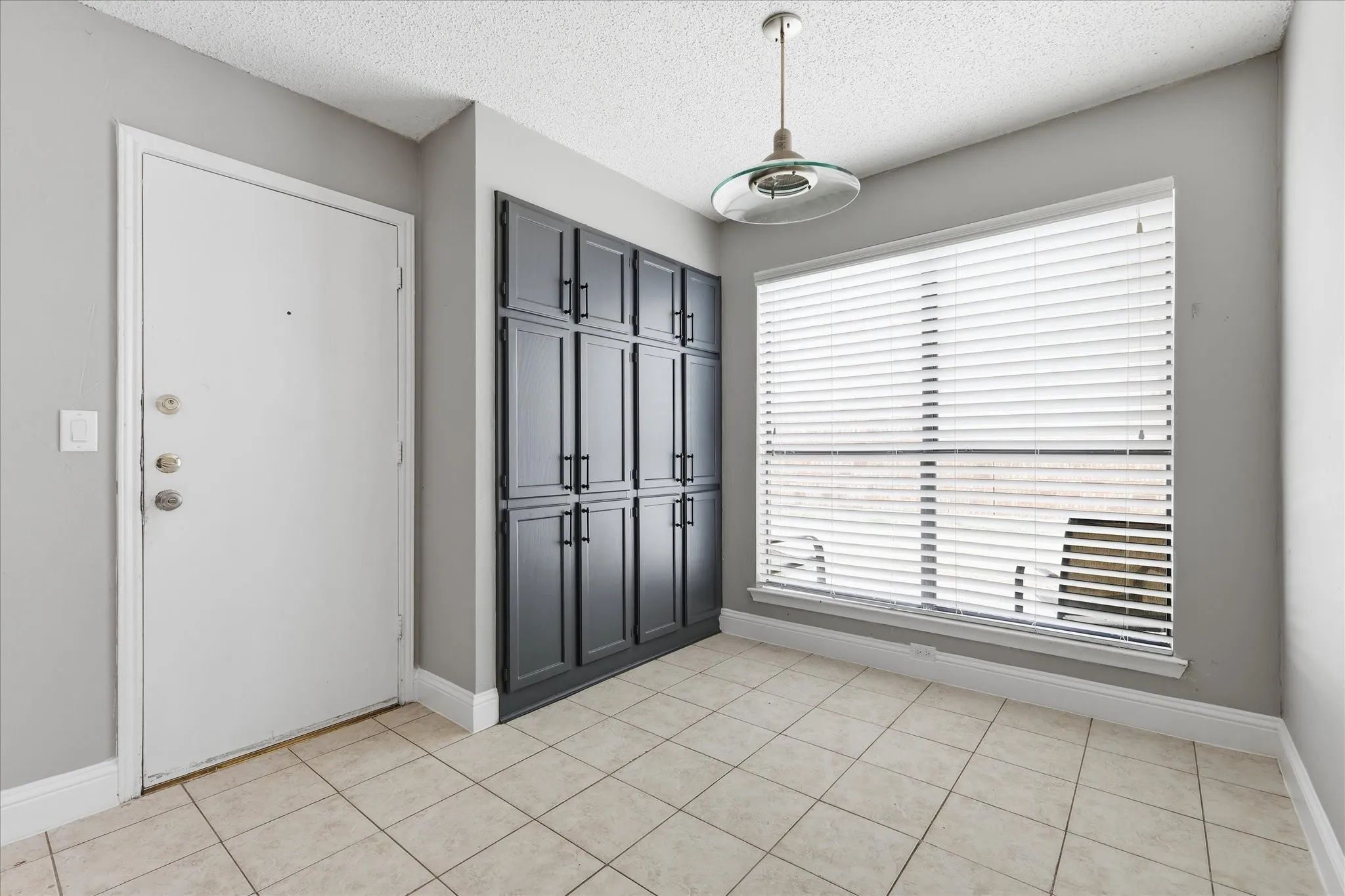Single Family Residence For Rent in Denton County , 2909 Menlo Park Lane, Carrollton, Texas 75007, 3 Bedroom, 2 Bathroom, 2 Garage spaces, 1,602 Sqft, built in 1986, mls#21356446, Real Estate Agent in Carrollton, Homes For Rent in Denton county, Homes For Rent in Carrollton, Realtor in Carrollton Texas, Real Estate Brokerage Independent Realty Texas, Luminita Cordes Realtor