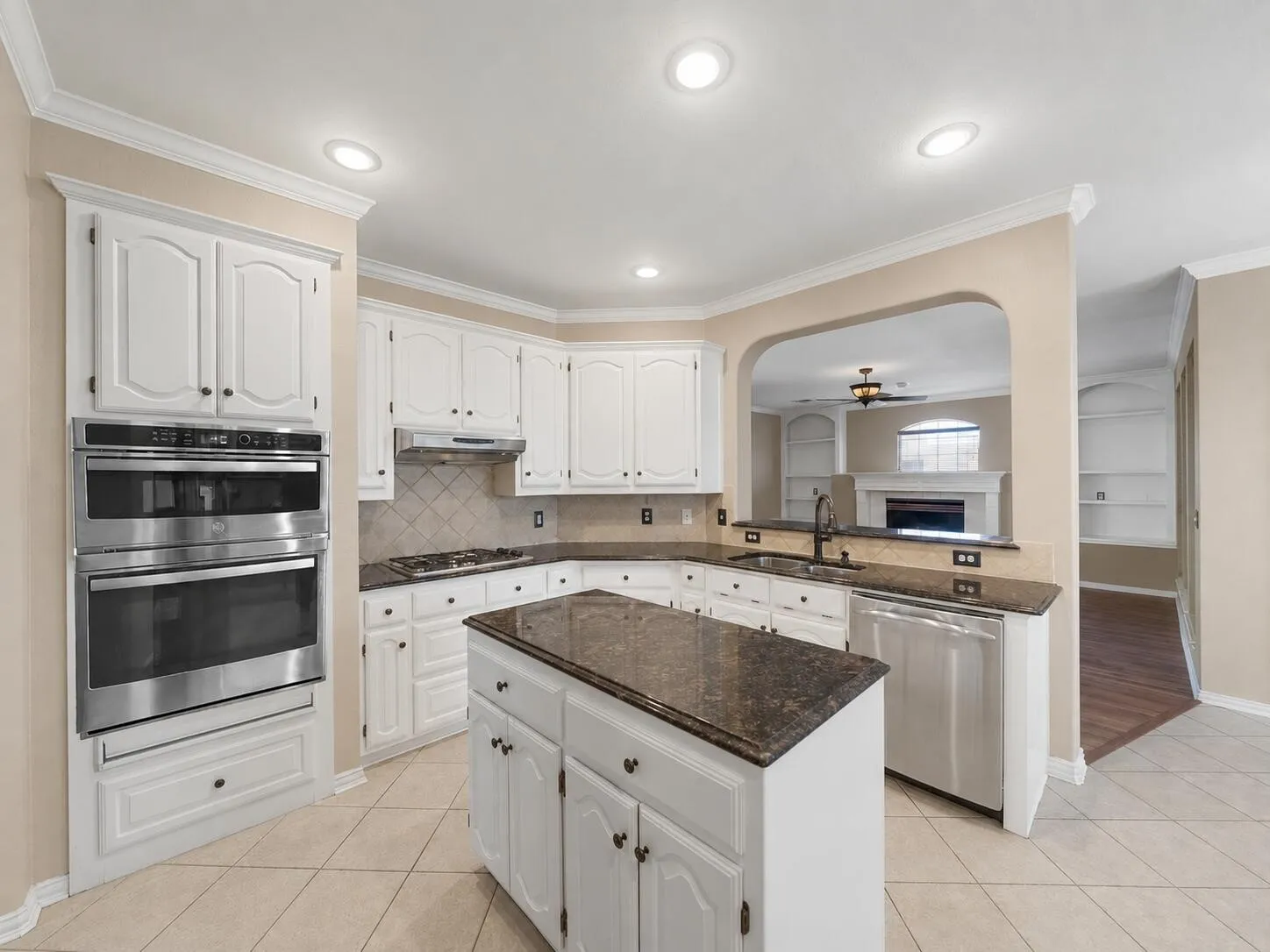 Single Family Residence For Sale in Collin County , 7113 Fieldstone Drive, Frisco, Texas 75034, 4 Bedroom, 3 Bathroom, 2 Garage spaces, 2,926 Sqft, built in 1995, mls#21359059, Real Estate Agent in Frisco, Homes For Sale in Collin county, Homes For Sale in Frisco, Realtor in Frisco Texas, Real Estate Brokerage Independent Realty Texas, Luminita Cordes Realtor
