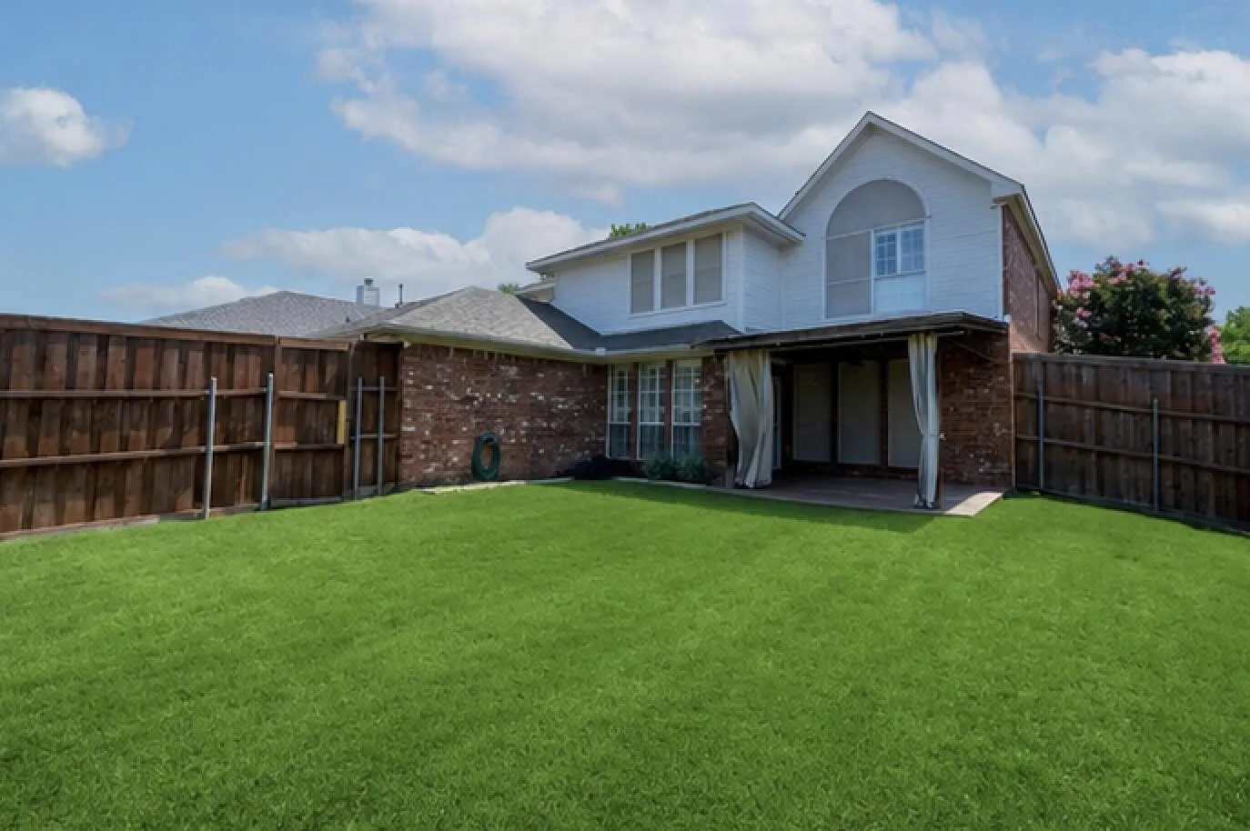 Single Family Residence For Sale in Collin County , 7113 Fieldstone Drive, Frisco, Texas 75034, 4 Bedroom, 3 Bathroom, 2 Garage spaces, 2,926 Sqft, built in 1995, mls#21359059, Real Estate Agent in Frisco, Homes For Sale in Collin county, Homes For Sale in Frisco, Realtor in Frisco Texas, Real Estate Brokerage Independent Realty Texas, Luminita Cordes Realtor