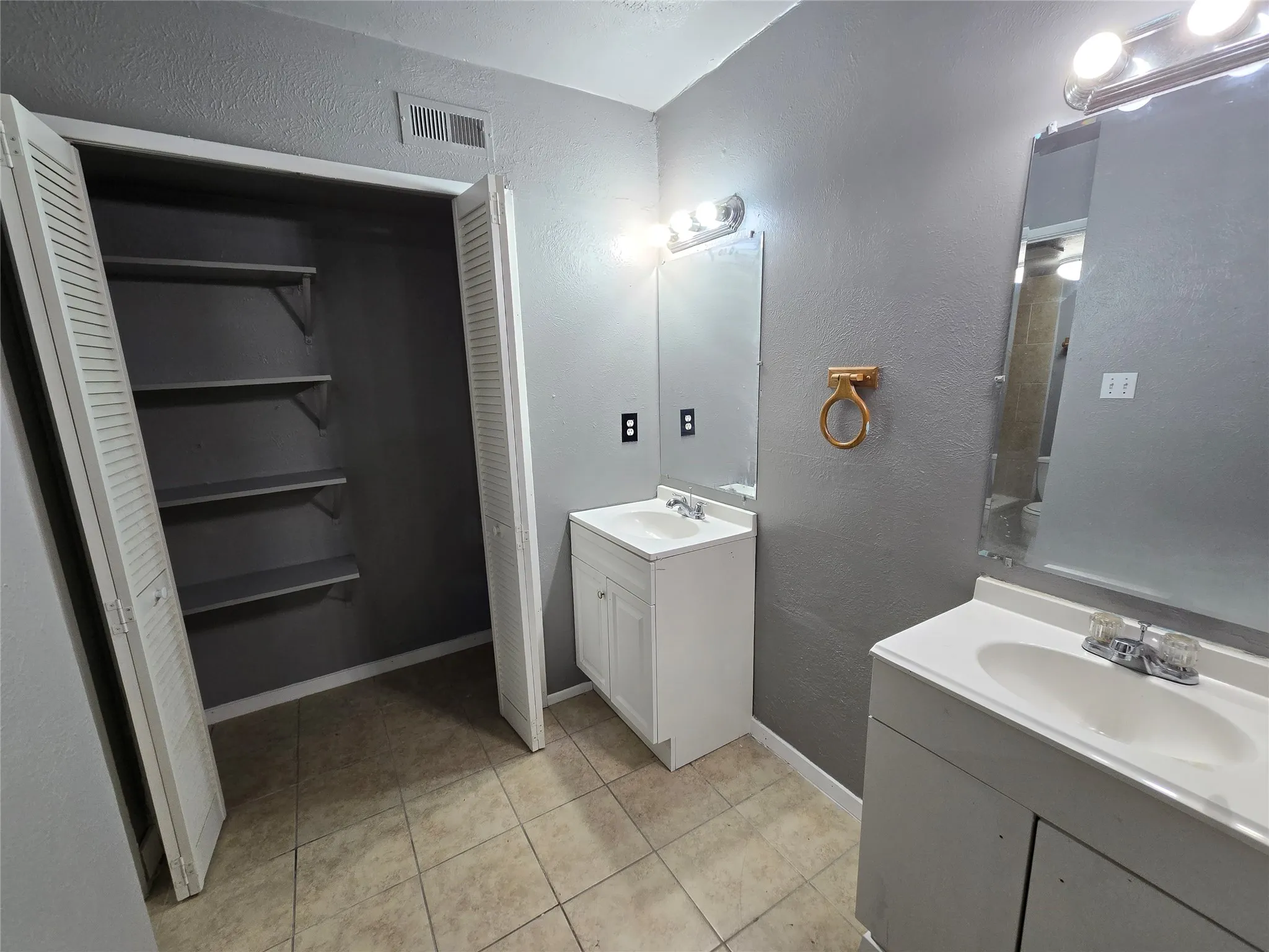 Duplex For Rent in Dallas County , 9571 Gonzales Drive, Dallas, Texas 75227, 2 Bedroom, 2 Bathroom, Garage spaces, 1,259 Sqft, built in 1982, mls#21359058, Real Estate Agent in Dallas, Homes For Rent in Dallas county, Homes For Rent in Dallas, Realtor in Dallas Texas, Real Estate Brokerage Independent Realty Texas, Luminita Cordes Realtor