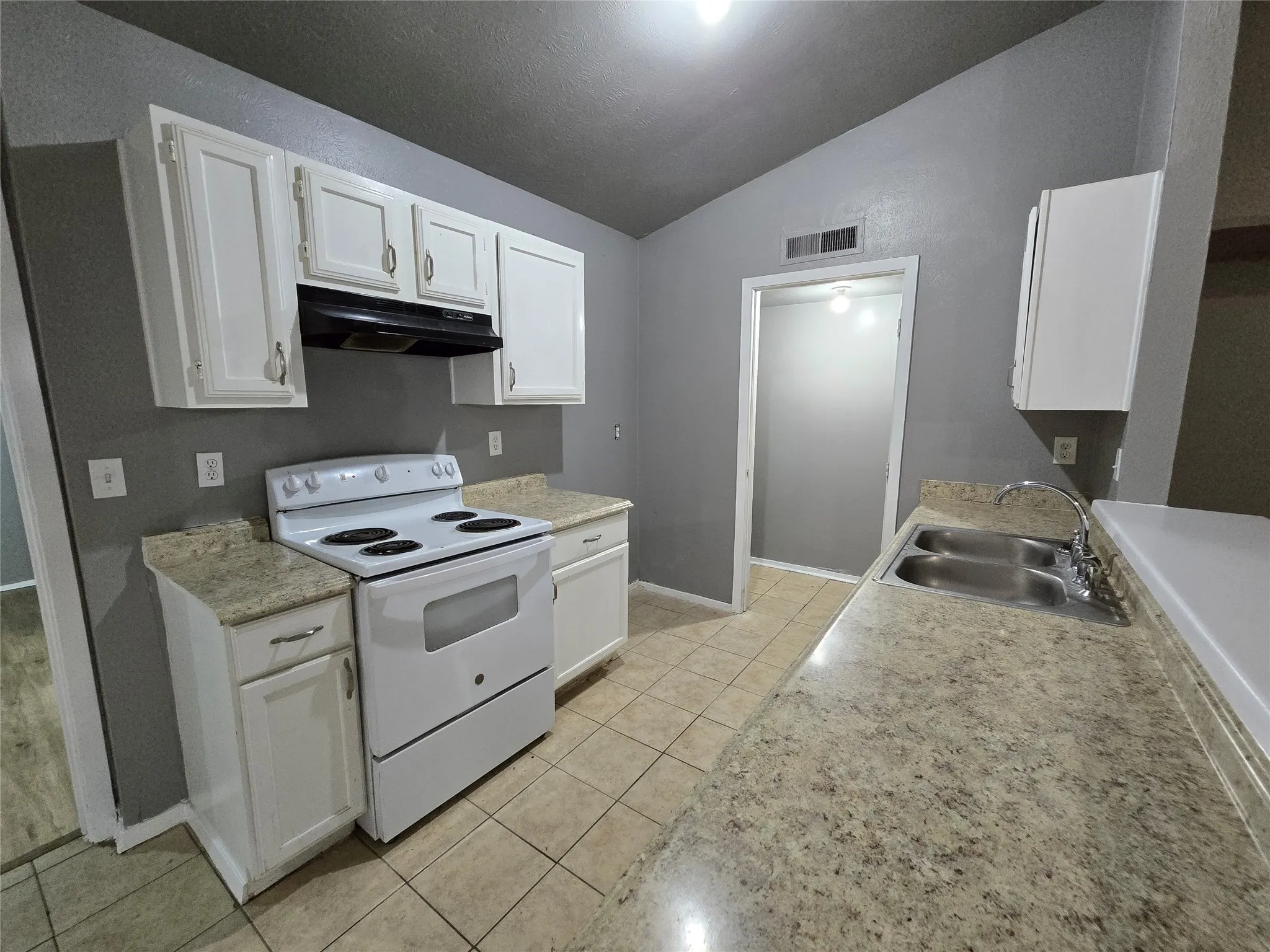 Duplex For Rent in Dallas County , 9571 Gonzales Drive, Dallas, Texas 75227, 2 Bedroom, 2 Bathroom, Garage spaces, 1,259 Sqft, built in 1982, mls#21359058, Real Estate Agent in Dallas, Homes For Rent in Dallas county, Homes For Rent in Dallas, Realtor in Dallas Texas, Real Estate Brokerage Independent Realty Texas, Luminita Cordes Realtor