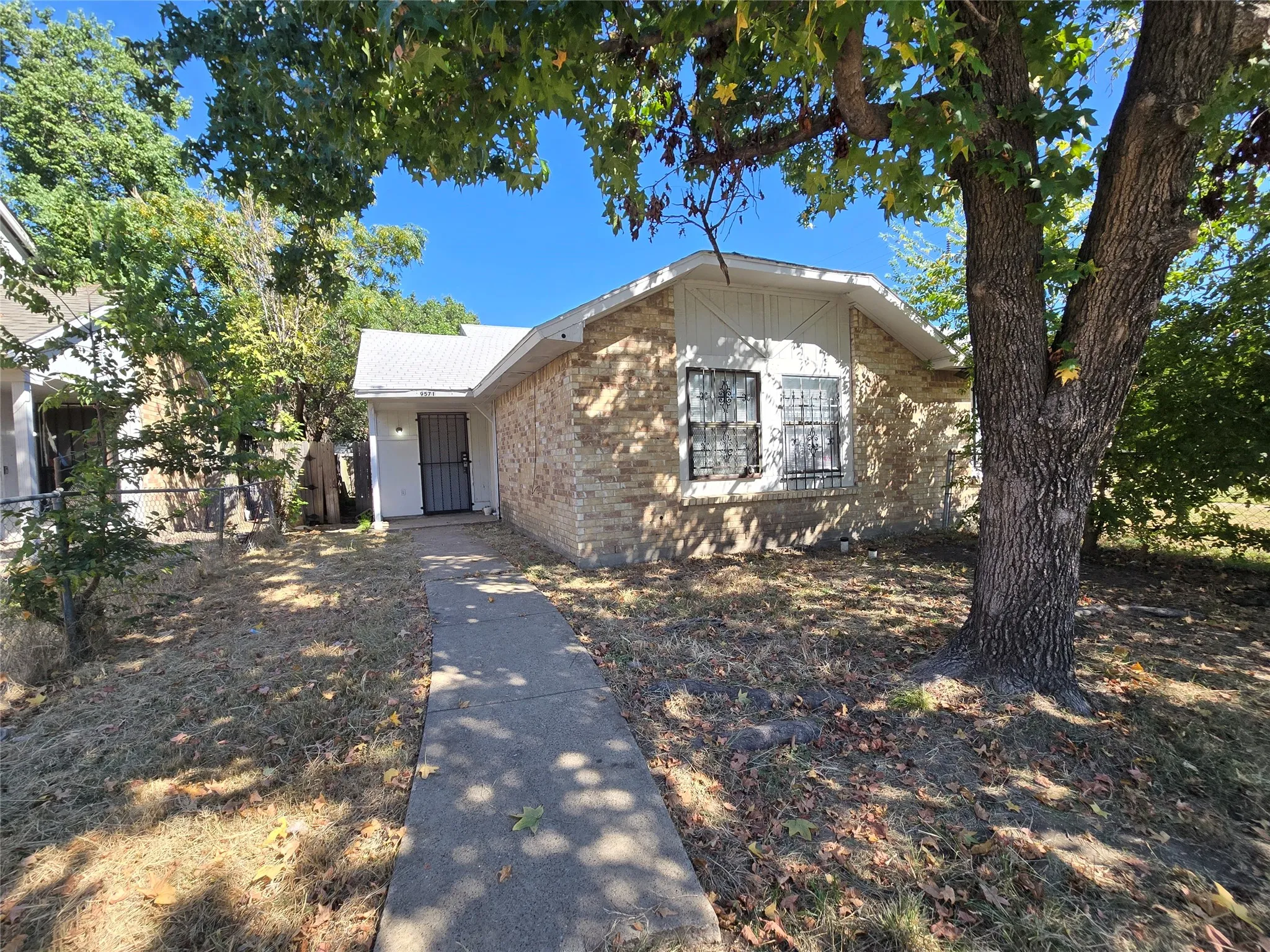 Duplex For Rent in Dallas County , 9571 Gonzales Drive, Dallas, Texas 75227, 2 Bedroom, 2 Bathroom, Garage spaces, 1,259 Sqft, built in 1982, mls#21359058, Real Estate Agent in Dallas, Homes For Rent in Dallas county, Homes For Rent in Dallas, Realtor in Dallas Texas, Real Estate Brokerage Independent Realty Texas, Luminita Cordes Realtor