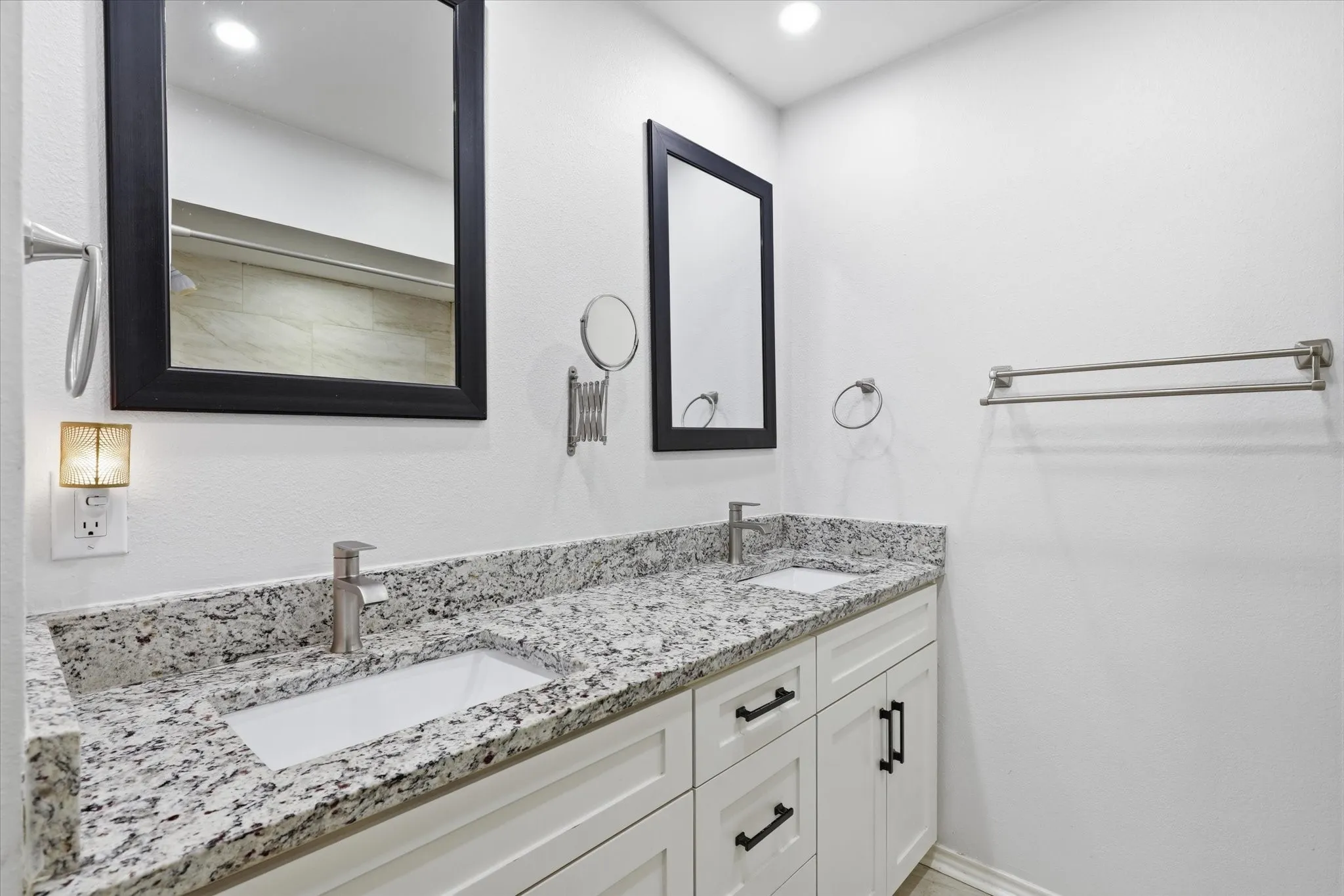 Single Family Residence For Sale in Dallas County , 3506 Valley View Lane, Garland, Texas 75043, 4 Bedroom, 3 Bathroom, 2 Garage spaces, 2,033 Sqft, built in 1974, mls#21357937, Real Estate Agent in Garland, Homes For Sale in Dallas county, Homes For Sale in Garland, Realtor in Garland Texas, Real Estate Brokerage Independent Realty Texas, Luminita Cordes Realtor
