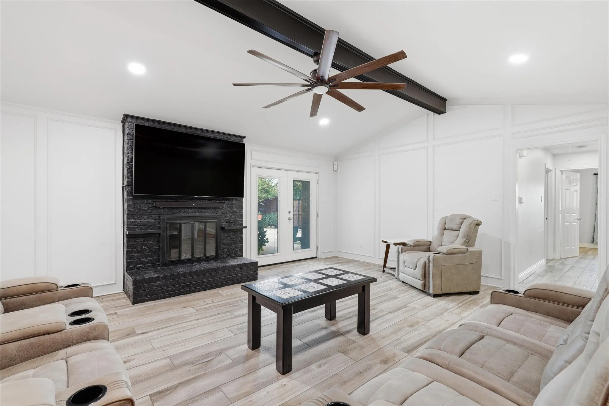 Single Family Residence For Sale in Dallas County , 3506 Valley View Lane, Garland, Texas 75043, 4 Bedroom, 3 Bathroom, 2 Garage spaces, 2,033 Sqft, built in 1974, mls#21357937, Real Estate Agent in Garland, Homes For Sale in Dallas county, Homes For Sale in Garland, Realtor in Garland Texas, Real Estate Brokerage Independent Realty Texas, Luminita Cordes Realtor