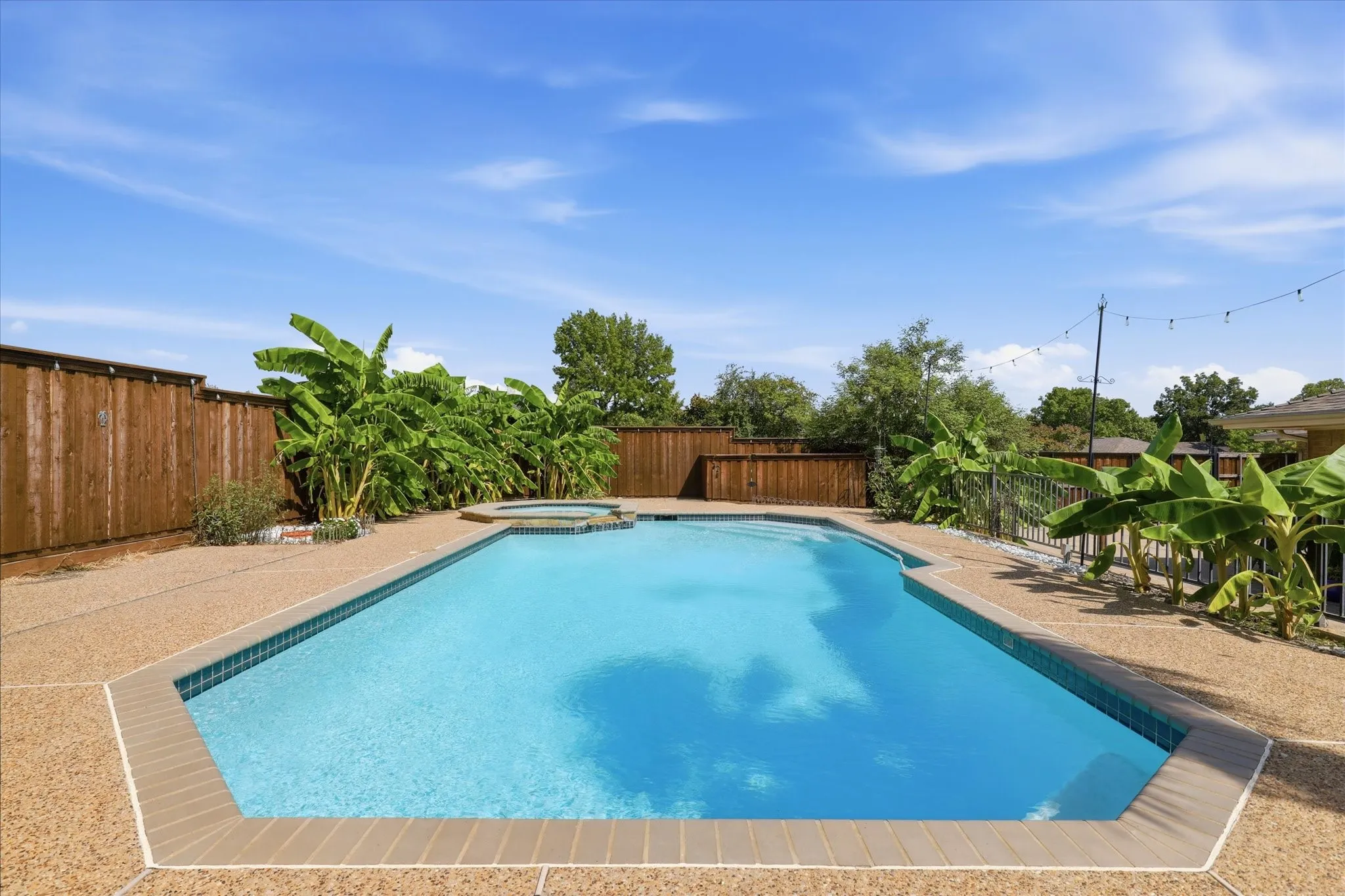 Single Family Residence For Sale in Dallas County , 3506 Valley View Lane, Garland, Texas 75043, 4 Bedroom, 3 Bathroom, 2 Garage spaces, 2,033 Sqft, built in 1974, mls#21357937, Real Estate Agent in Garland, Homes For Sale in Dallas county, Homes For Sale in Garland, Realtor in Garland Texas, Real Estate Brokerage Independent Realty Texas, Luminita Cordes Realtor