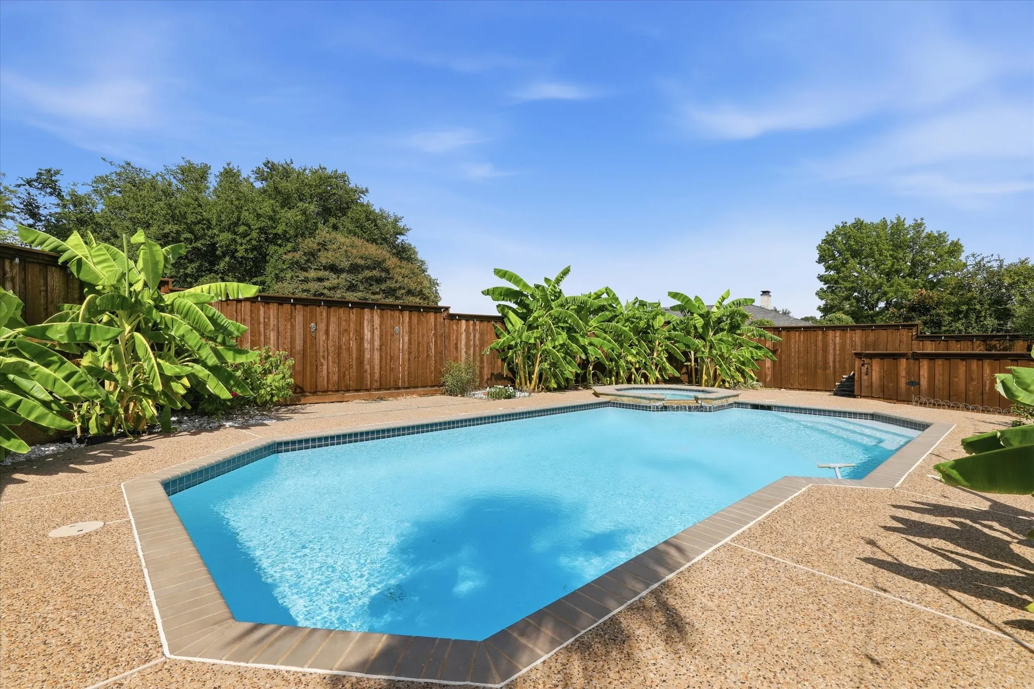 Single Family Residence For Sale in Dallas County , 3506 Valley View Lane, Garland, Texas 75043, 4 Bedroom, 3 Bathroom, 2 Garage spaces, 2,033 Sqft, built in 1974, mls#21357937, Real Estate Agent in Garland, Homes For Sale in Dallas county, Homes For Sale in Garland, Realtor in Garland Texas, Real Estate Brokerage Independent Realty Texas, Luminita Cordes Realtor