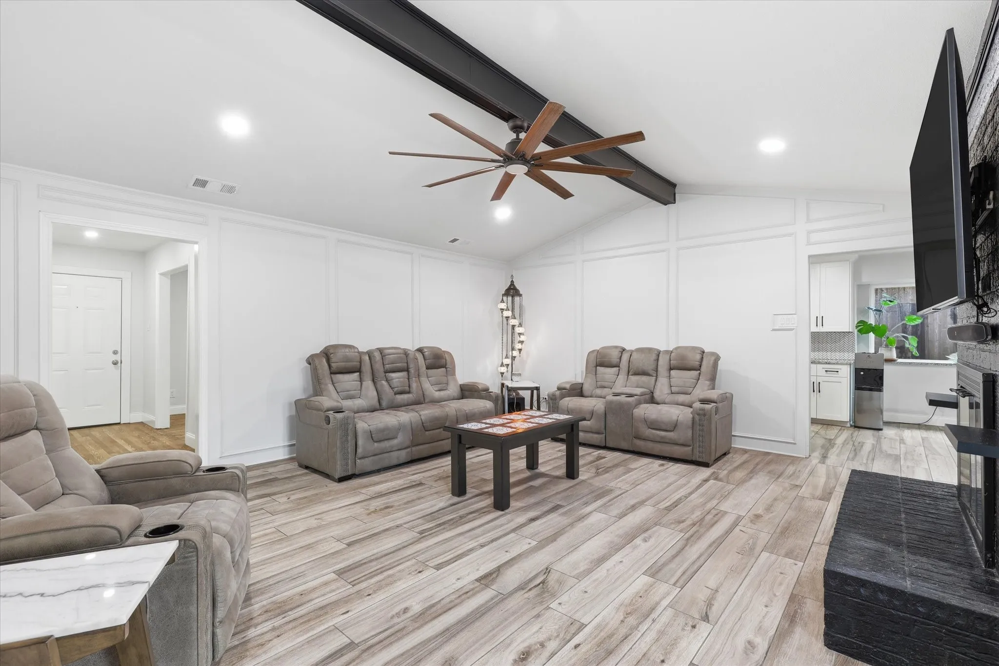 Single Family Residence For Sale in Dallas County , 3506 Valley View Lane, Garland, Texas 75043, 4 Bedroom, 3 Bathroom, 2 Garage spaces, 2,033 Sqft, built in 1974, mls#21357937, Real Estate Agent in Garland, Homes For Sale in Dallas county, Homes For Sale in Garland, Realtor in Garland Texas, Real Estate Brokerage Independent Realty Texas, Luminita Cordes Realtor