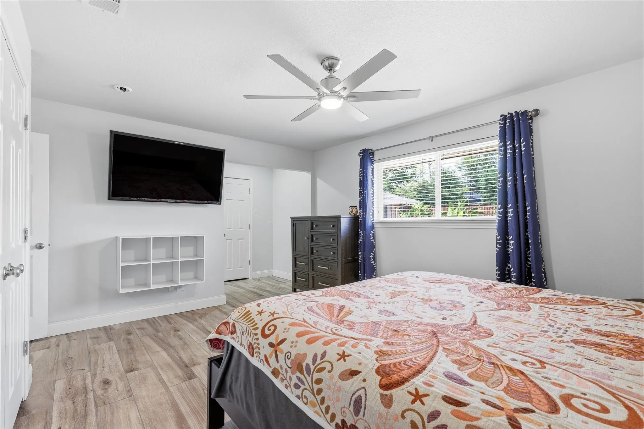 Single Family Residence For Sale in Dallas County , 3506 Valley View Lane, Garland, Texas 75043, 4 Bedroom, 3 Bathroom, 2 Garage spaces, 2,033 Sqft, built in 1974, mls#21357937, Real Estate Agent in Garland, Homes For Sale in Dallas county, Homes For Sale in Garland, Realtor in Garland Texas, Real Estate Brokerage Independent Realty Texas, Luminita Cordes Realtor