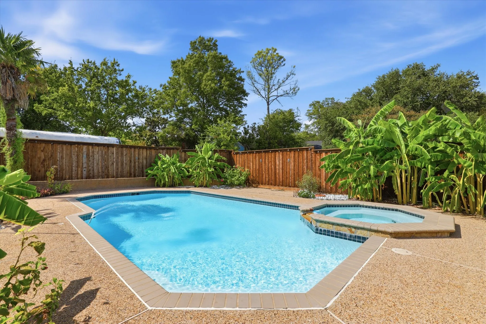Single Family Residence For Sale in Dallas County , 3506 Valley View Lane, Garland, Texas 75043, 4 Bedroom, 3 Bathroom, 2 Garage spaces, 2,033 Sqft, built in 1974, mls#21357937, Real Estate Agent in Garland, Homes For Sale in Dallas county, Homes For Sale in Garland, Realtor in Garland Texas, Real Estate Brokerage Independent Realty Texas, Luminita Cordes Realtor
