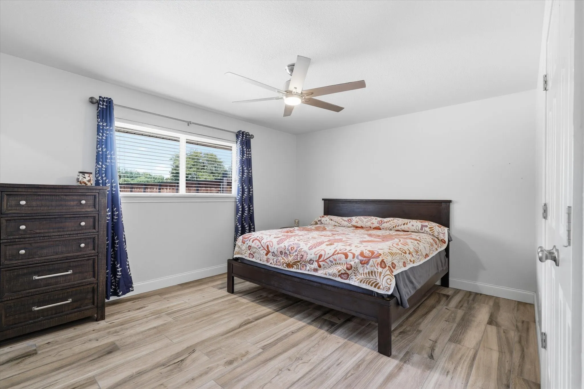 Single Family Residence For Sale in Dallas County , 3506 Valley View Lane, Garland, Texas 75043, 4 Bedroom, 3 Bathroom, 2 Garage spaces, 2,033 Sqft, built in 1974, mls#21357937, Real Estate Agent in Garland, Homes For Sale in Dallas county, Homes For Sale in Garland, Realtor in Garland Texas, Real Estate Brokerage Independent Realty Texas, Luminita Cordes Realtor