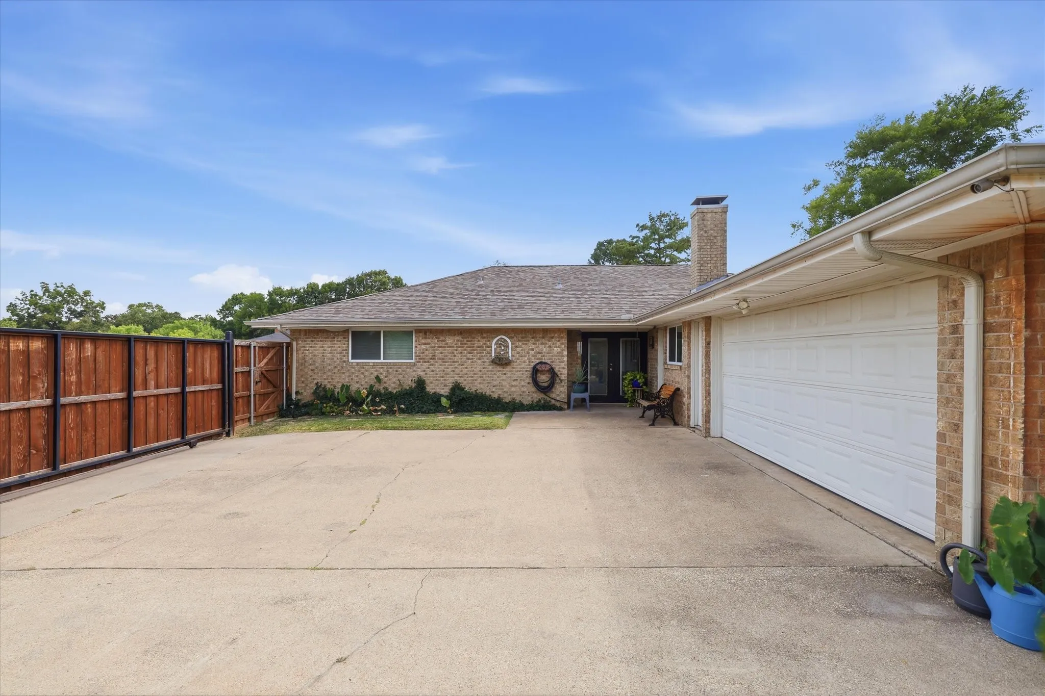 Single Family Residence For Sale in Dallas County , 3506 Valley View Lane, Garland, Texas 75043, 4 Bedroom, 3 Bathroom, 2 Garage spaces, 2,033 Sqft, built in 1974, mls#21357937, Real Estate Agent in Garland, Homes For Sale in Dallas county, Homes For Sale in Garland, Realtor in Garland Texas, Real Estate Brokerage Independent Realty Texas, Luminita Cordes Realtor