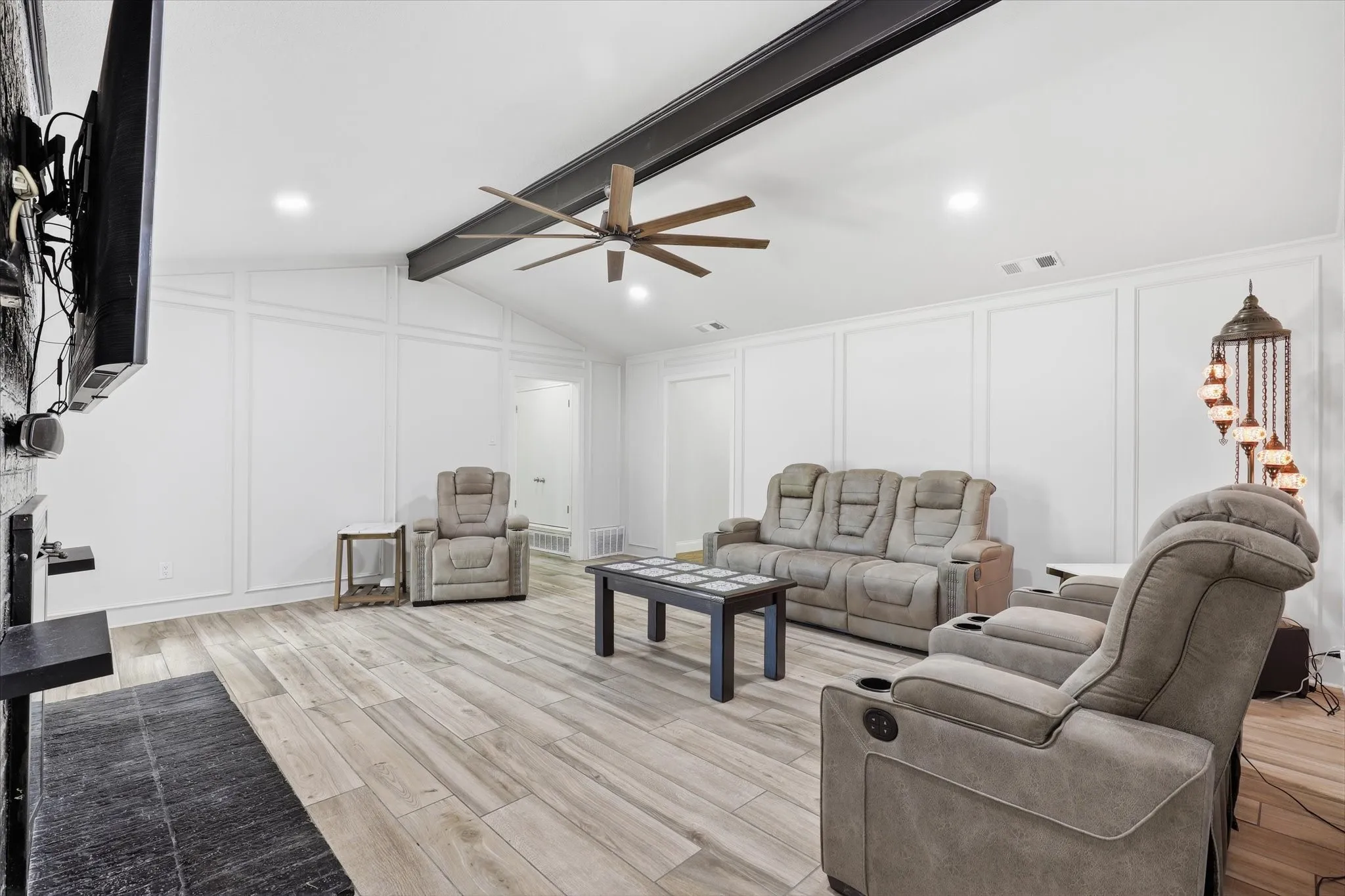 Single Family Residence For Sale in Dallas County , 3506 Valley View Lane, Garland, Texas 75043, 4 Bedroom, 3 Bathroom, 2 Garage spaces, 2,033 Sqft, built in 1974, mls#21357937, Real Estate Agent in Garland, Homes For Sale in Dallas county, Homes For Sale in Garland, Realtor in Garland Texas, Real Estate Brokerage Independent Realty Texas, Luminita Cordes Realtor