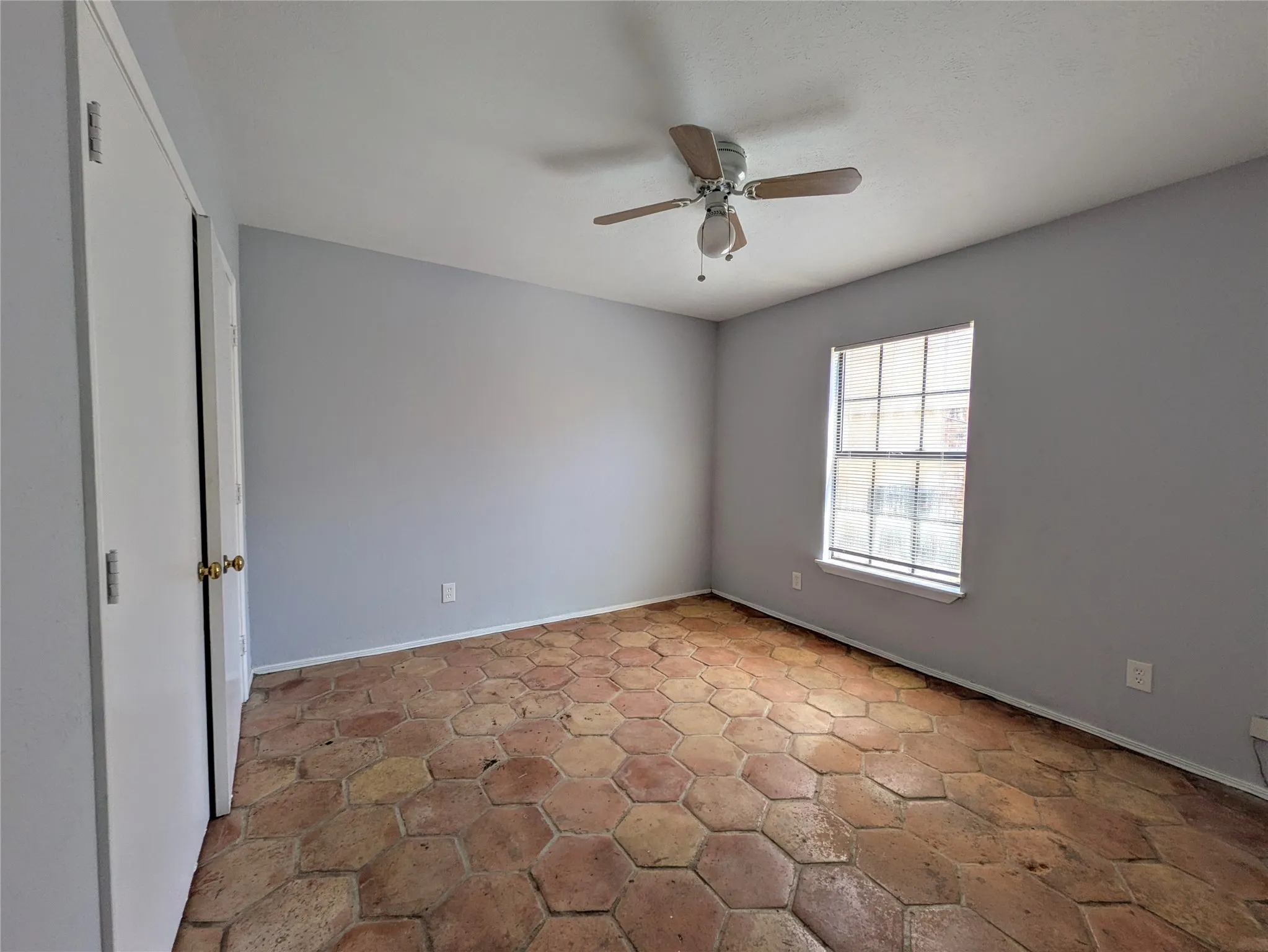 Single Family Residence For Sale in Tarrant County , 2301 Villanova Street, Arlington, Texas 76018, 3 Bedroom, 2 Bathroom, 2 Garage spaces, 1,671 Sqft, built in 1984, mls#21359013, Real Estate Agent in Arlington, Homes For Sale in Tarrant county, Homes For Sale in Arlington, Realtor in Arlington Texas, Real Estate Brokerage Independent Realty Texas, Luminita Cordes Realtor