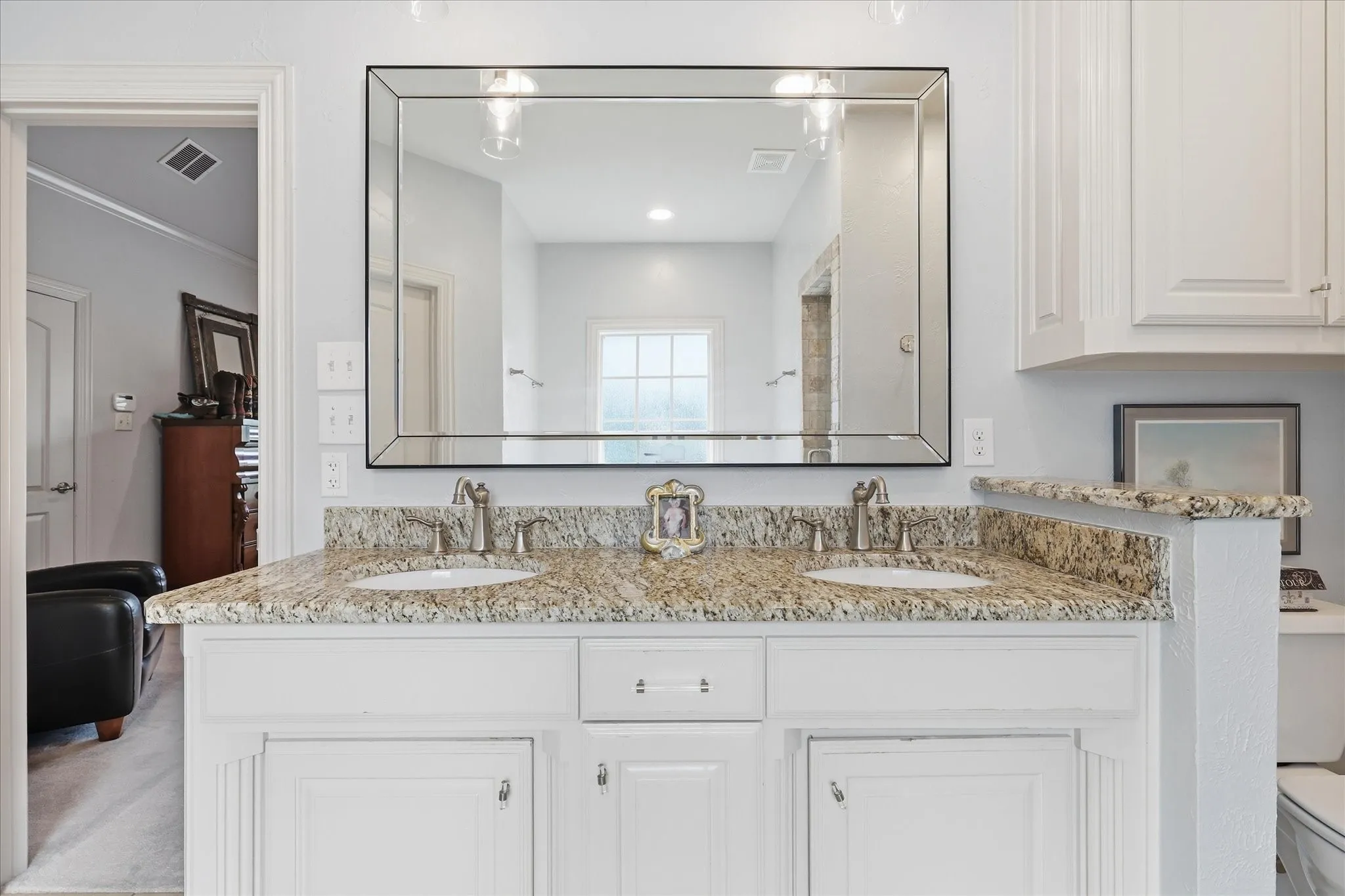 Two sinks and plenty of storage and counter space