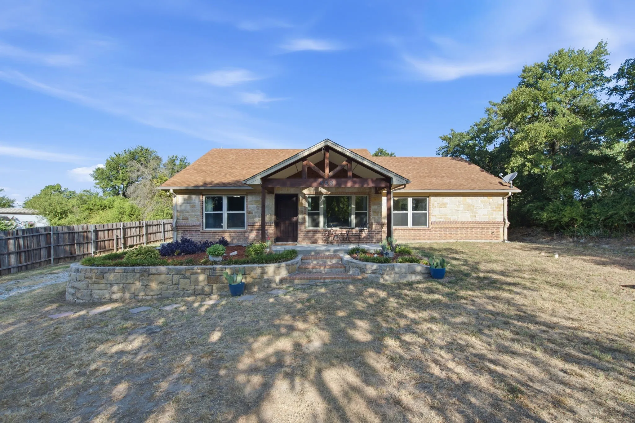 Single Family Residence For Sale in Parker County , 328 Silver Lane, Azle, Texas 76020, 3 Bedroom, 3 Bathroom, Garage spaces, 1,780 Sqft, built in 2013, mls#21358116, Real Estate Agent in Azle, Homes For Sale in Parker county, Homes For Sale in Azle, Realtor in Azle Texas, Real Estate Brokerage Independent Realty Texas, Luminita Cordes Realtor