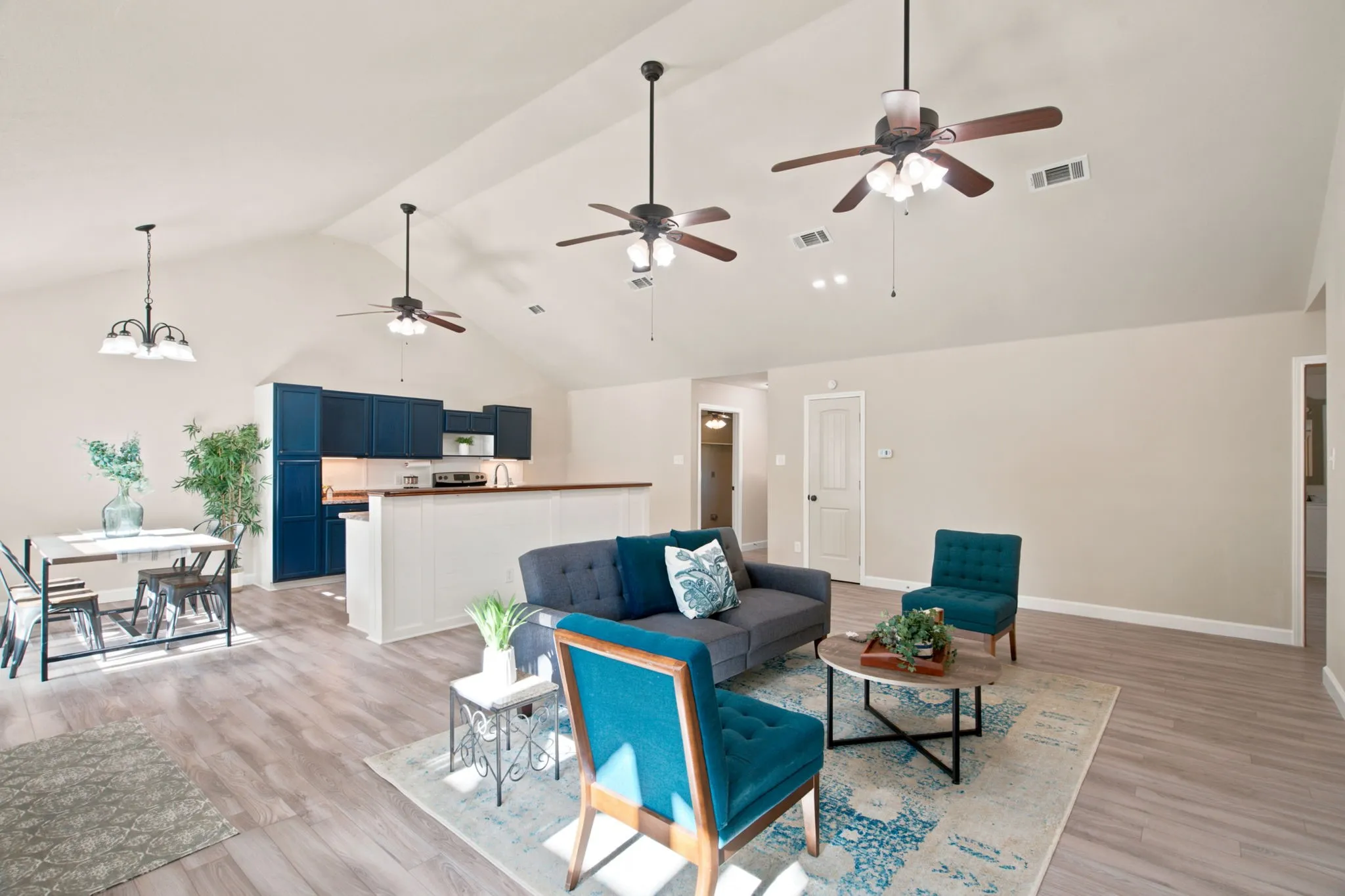 Single Family Residence For Sale in Parker County , 328 Silver Lane, Azle, Texas 76020, 3 Bedroom, 3 Bathroom, Garage spaces, 1,780 Sqft, built in 2013, mls#21358116, Real Estate Agent in Azle, Homes For Sale in Parker county, Homes For Sale in Azle, Realtor in Azle Texas, Real Estate Brokerage Independent Realty Texas, Luminita Cordes Realtor