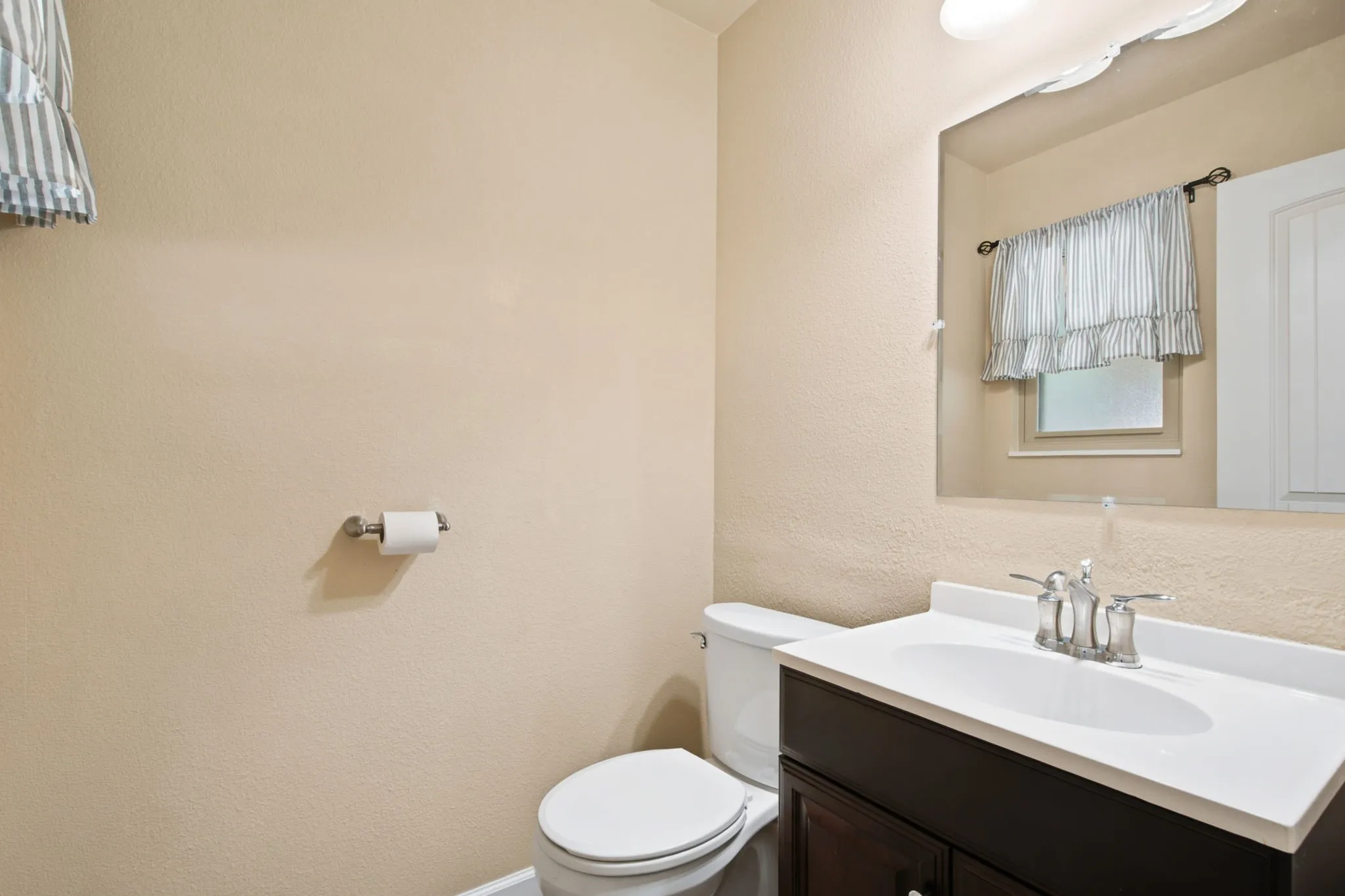 Single Family Residence For Sale in Parker County , 328 Silver Lane, Azle, Texas 76020, 3 Bedroom, 3 Bathroom, Garage spaces, 1,780 Sqft, built in 2013, mls#21358116, Real Estate Agent in Azle, Homes For Sale in Parker county, Homes For Sale in Azle, Realtor in Azle Texas, Real Estate Brokerage Independent Realty Texas, Luminita Cordes Realtor