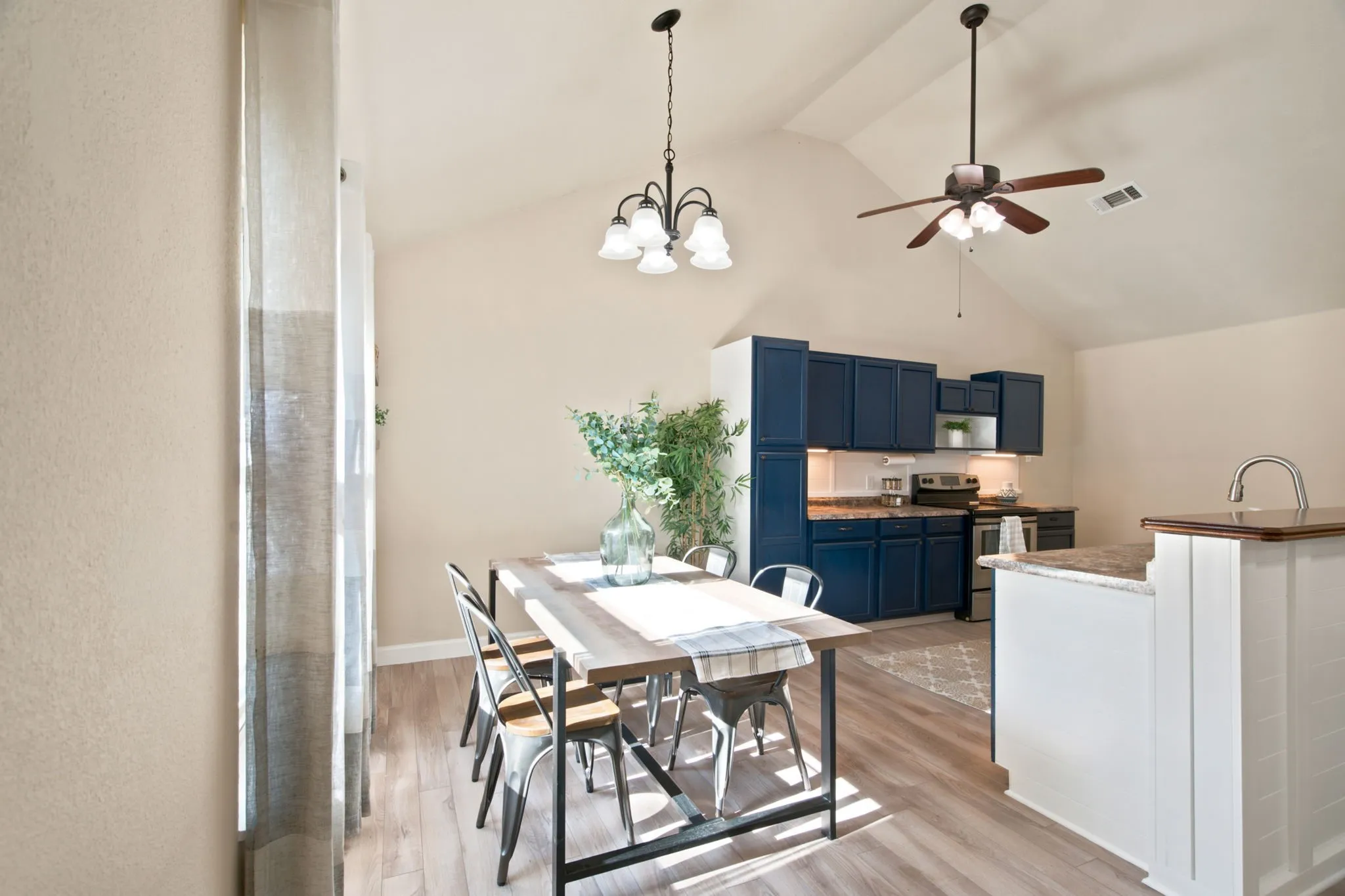 Single Family Residence For Sale in Parker County , 328 Silver Lane, Azle, Texas 76020, 3 Bedroom, 3 Bathroom, Garage spaces, 1,780 Sqft, built in 2013, mls#21358116, Real Estate Agent in Azle, Homes For Sale in Parker county, Homes For Sale in Azle, Realtor in Azle Texas, Real Estate Brokerage Independent Realty Texas, Luminita Cordes Realtor