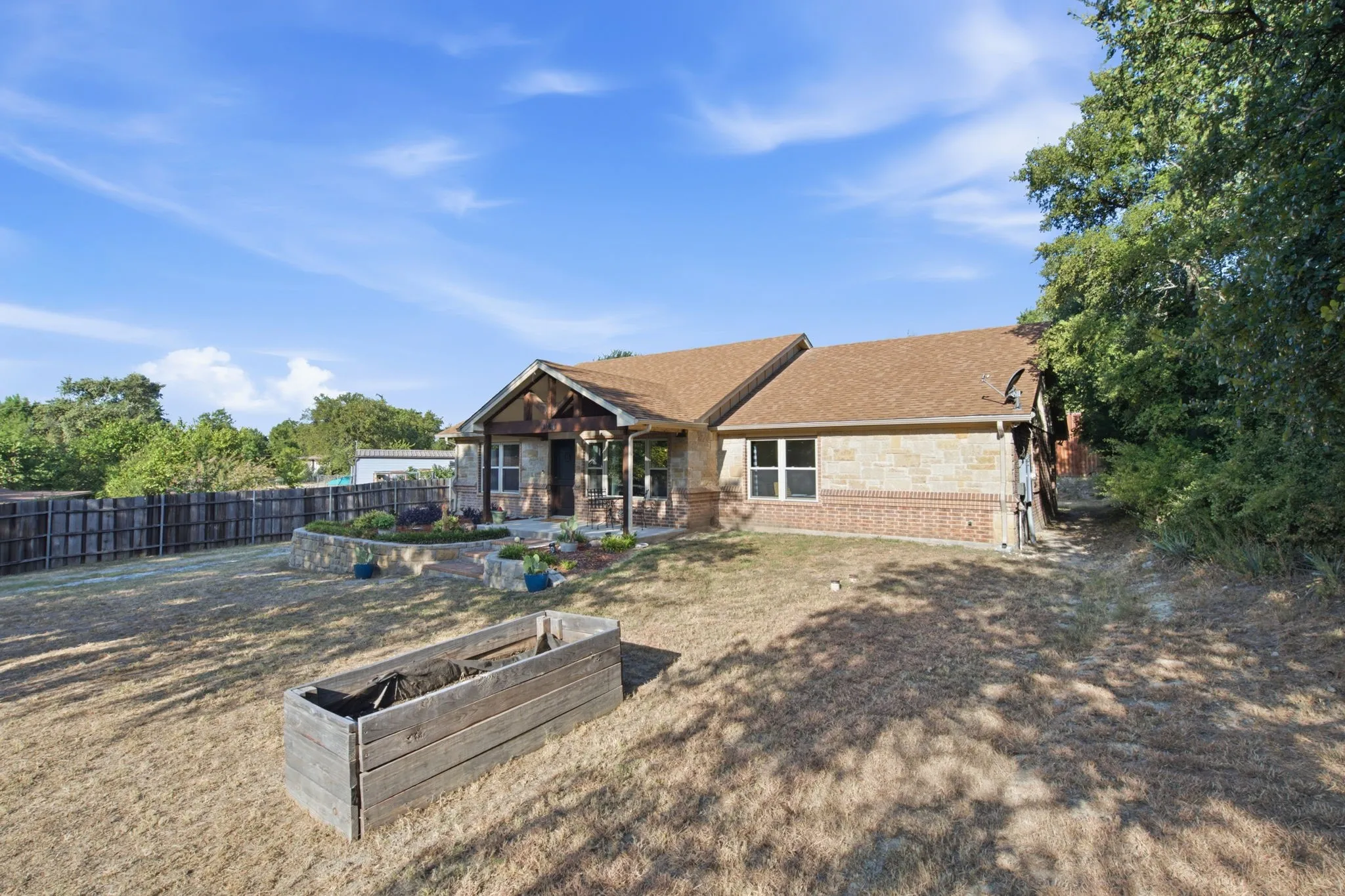 Single Family Residence For Sale in Parker County , 328 Silver Lane, Azle, Texas 76020, 3 Bedroom, 3 Bathroom, Garage spaces, 1,780 Sqft, built in 2013, mls#21358116, Real Estate Agent in Azle, Homes For Sale in Parker county, Homes For Sale in Azle, Realtor in Azle Texas, Real Estate Brokerage Independent Realty Texas, Luminita Cordes Realtor