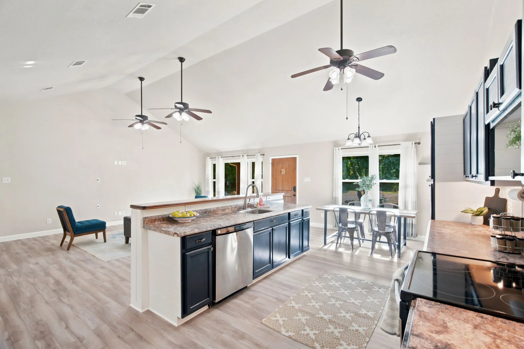 Single Family Residence For Sale in Parker County , 328 Silver Lane, Azle, Texas 76020, 3 Bedroom, 3 Bathroom, Garage spaces, 1,780 Sqft, built in 2013, mls#21358116, Real Estate Agent in Azle, Homes For Sale in Parker county, Homes For Sale in Azle, Realtor in Azle Texas, Real Estate Brokerage Independent Realty Texas, Luminita Cordes Realtor