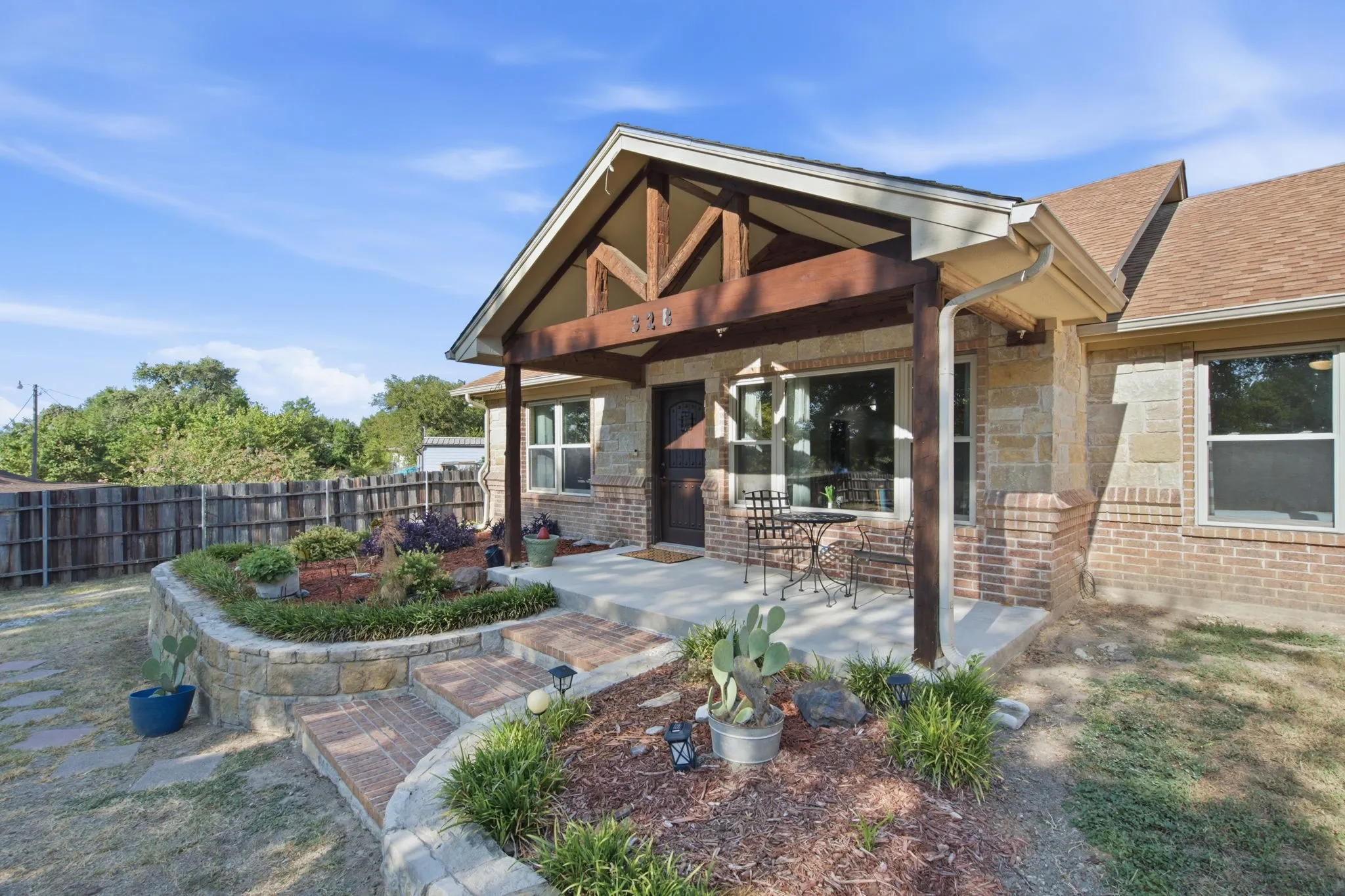 Single Family Residence For Sale in Parker County , 328 Silver Lane, Azle, Texas 76020, 3 Bedroom, 3 Bathroom, Garage spaces, 1,780 Sqft, built in 2013, mls#21358116, Real Estate Agent in Azle, Homes For Sale in Parker county, Homes For Sale in Azle, Realtor in Azle Texas, Real Estate Brokerage Independent Realty Texas, Luminita Cordes Realtor