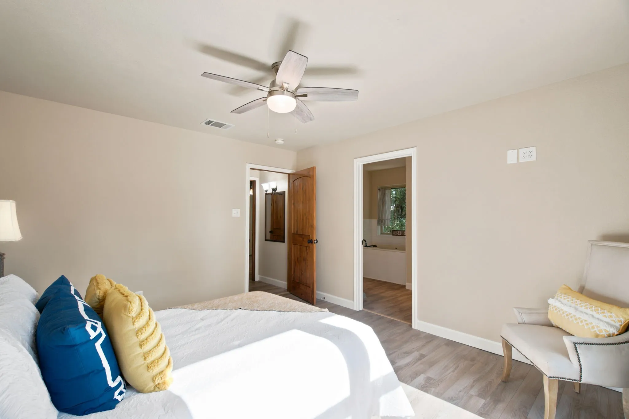 Single Family Residence For Sale in Parker County , 328 Silver Lane, Azle, Texas 76020, 3 Bedroom, 3 Bathroom, Garage spaces, 1,780 Sqft, built in 2013, mls#21358116, Real Estate Agent in Azle, Homes For Sale in Parker county, Homes For Sale in Azle, Realtor in Azle Texas, Real Estate Brokerage Independent Realty Texas, Luminita Cordes Realtor