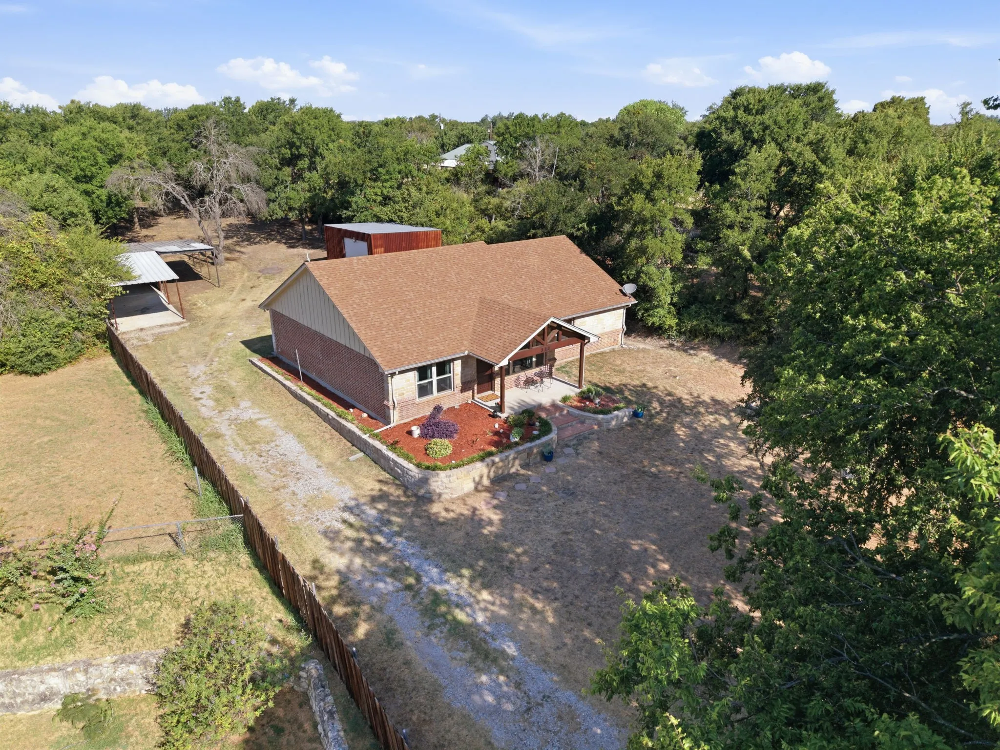 Single Family Residence For Sale in Parker County , 328 Silver Lane, Azle, Texas 76020, 3 Bedroom, 3 Bathroom, Garage spaces, 1,780 Sqft, built in 2013, mls#21358116, Real Estate Agent in Azle, Homes For Sale in Parker county, Homes For Sale in Azle, Realtor in Azle Texas, Real Estate Brokerage Independent Realty Texas, Luminita Cordes Realtor