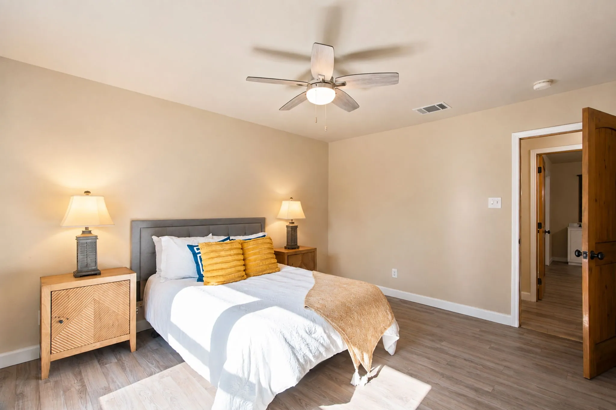 Single Family Residence For Sale in Parker County , 328 Silver Lane, Azle, Texas 76020, 3 Bedroom, 3 Bathroom, Garage spaces, 1,780 Sqft, built in 2013, mls#21358116, Real Estate Agent in Azle, Homes For Sale in Parker county, Homes For Sale in Azle, Realtor in Azle Texas, Real Estate Brokerage Independent Realty Texas, Luminita Cordes Realtor