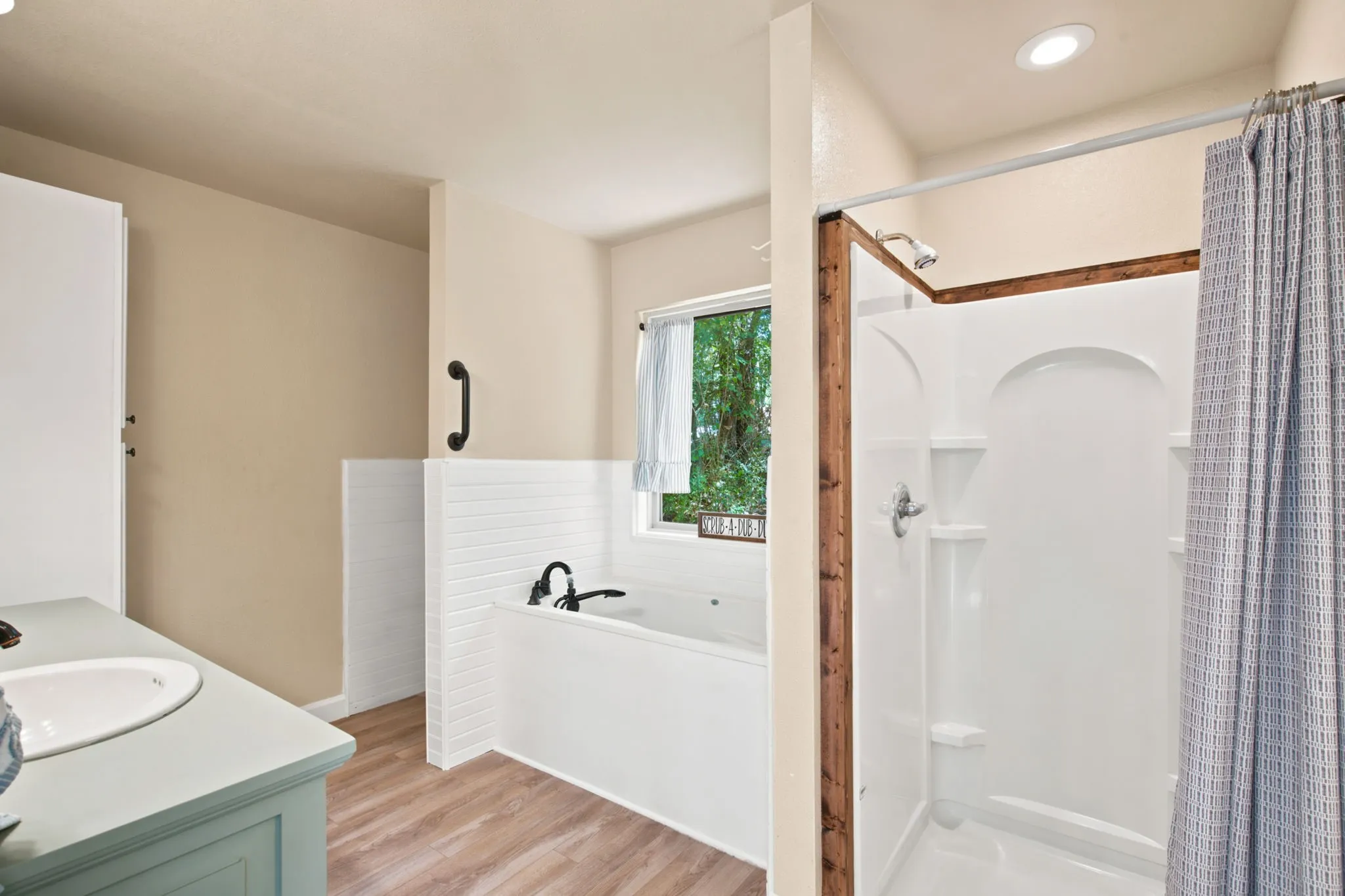 Single Family Residence For Sale in Parker County , 328 Silver Lane, Azle, Texas 76020, 3 Bedroom, 3 Bathroom, Garage spaces, 1,780 Sqft, built in 2013, mls#21358116, Real Estate Agent in Azle, Homes For Sale in Parker county, Homes For Sale in Azle, Realtor in Azle Texas, Real Estate Brokerage Independent Realty Texas, Luminita Cordes Realtor