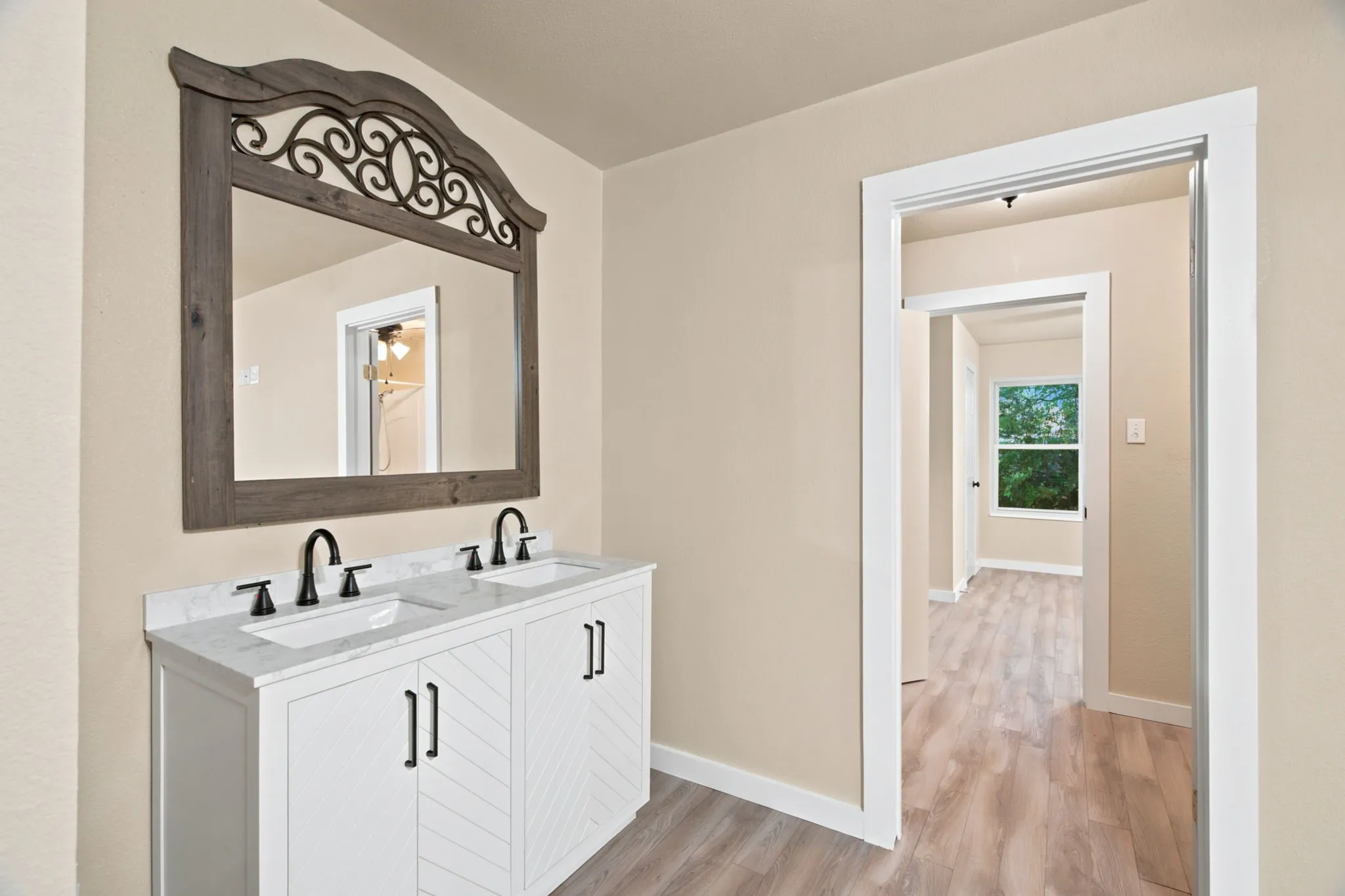 Single Family Residence For Sale in Parker County , 328 Silver Lane, Azle, Texas 76020, 3 Bedroom, 3 Bathroom, Garage spaces, 1,780 Sqft, built in 2013, mls#21358116, Real Estate Agent in Azle, Homes For Sale in Parker county, Homes For Sale in Azle, Realtor in Azle Texas, Real Estate Brokerage Independent Realty Texas, Luminita Cordes Realtor
