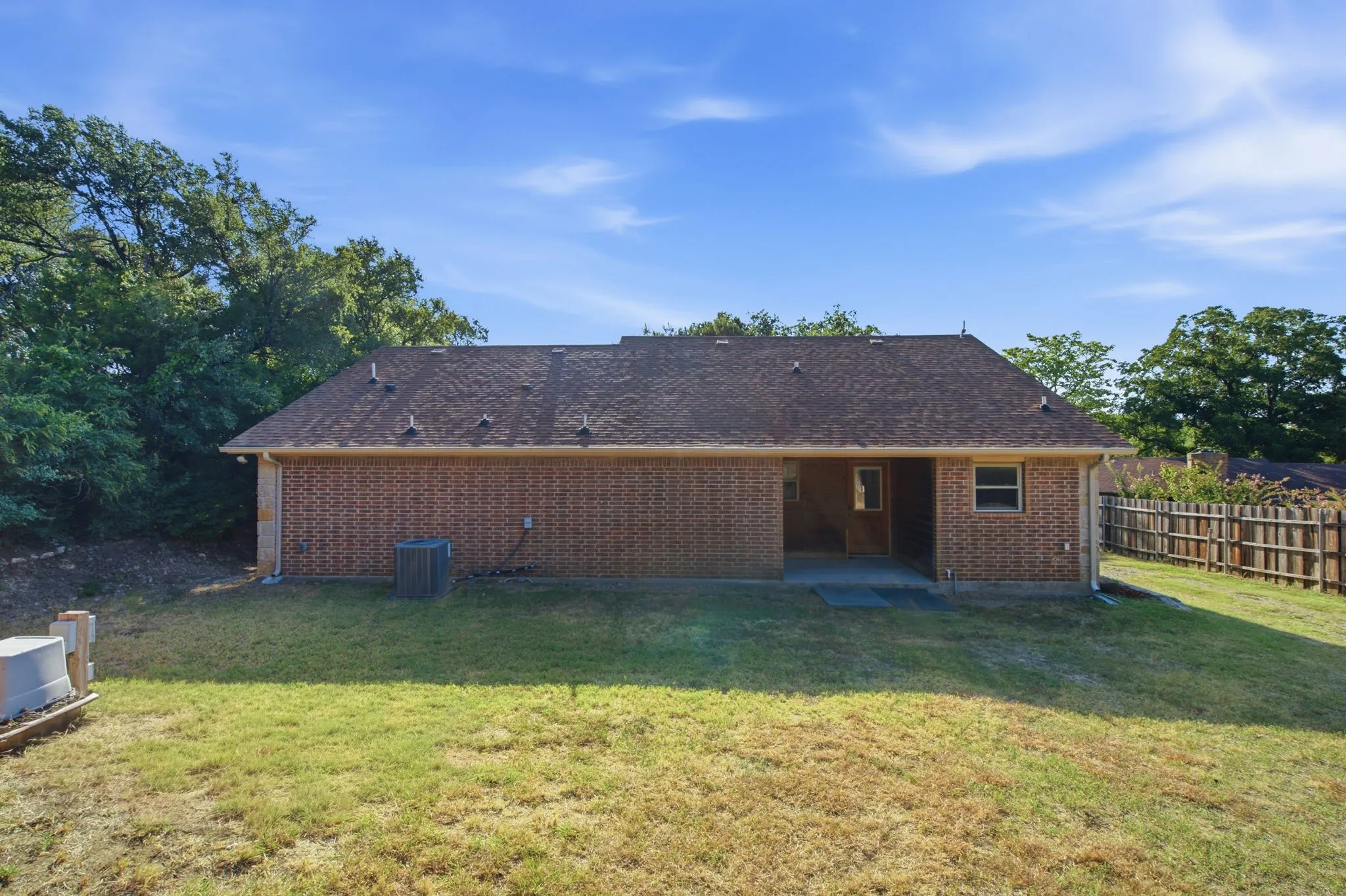 Single Family Residence For Sale in Parker County , 328 Silver Lane, Azle, Texas 76020, 3 Bedroom, 3 Bathroom, Garage spaces, 1,780 Sqft, built in 2013, mls#21358116, Real Estate Agent in Azle, Homes For Sale in Parker county, Homes For Sale in Azle, Realtor in Azle Texas, Real Estate Brokerage Independent Realty Texas, Luminita Cordes Realtor