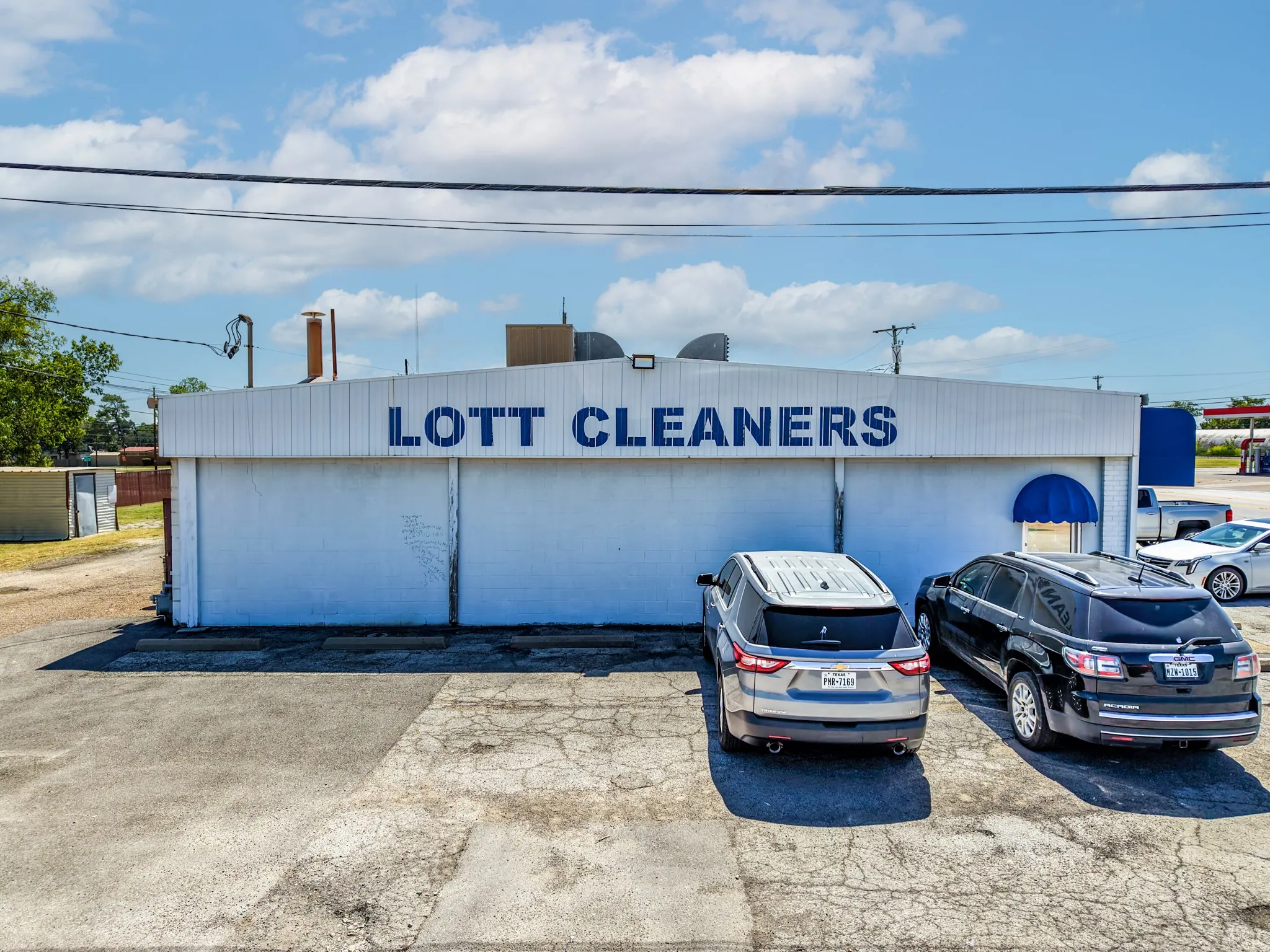 Retail For Sale in Kaufman County , 408 W Moore Avenue, Terrell, Texas 75160, 0, 0, Garage spaces, 0 Sqft, built in 1963, Price $589,000, mls#21358587, Real Estate Agent in Terrell, Homes For Sale in Kaufman county, Homes For Sale in Terrell, Realtor in Terrell Texas, Real Estate Brokerage Independent Realty Texas, Luminita Cordes Realtor