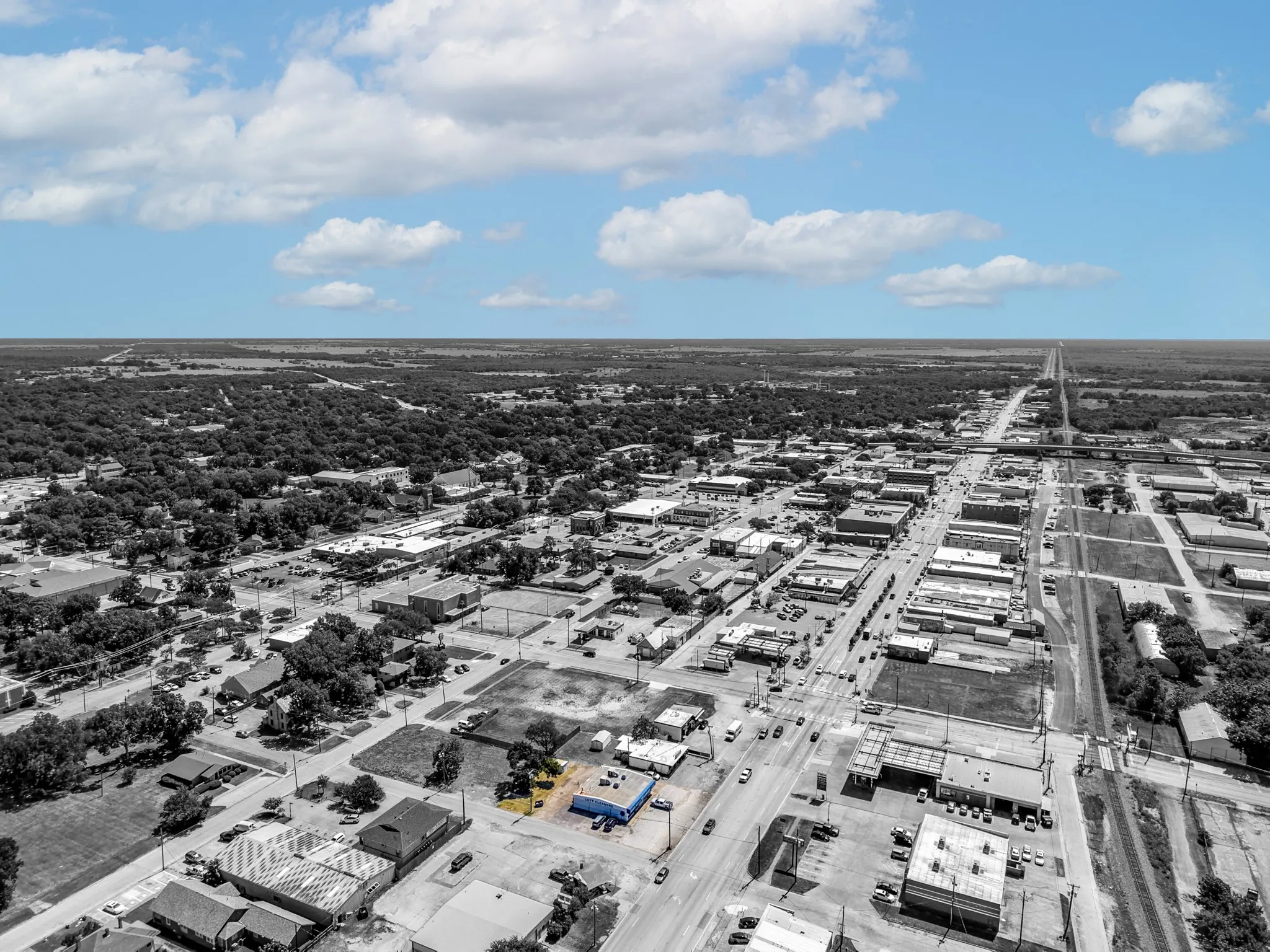 Retail For Sale in Kaufman County , 408 W Moore Avenue, Terrell, Texas 75160, 0, 0, Garage spaces, 0 Sqft, built in 1963, Price $589,000, mls#21358587, Real Estate Agent in Terrell, Homes For Sale in Kaufman county, Homes For Sale in Terrell, Realtor in Terrell Texas, Real Estate Brokerage Independent Realty Texas, Luminita Cordes Realtor