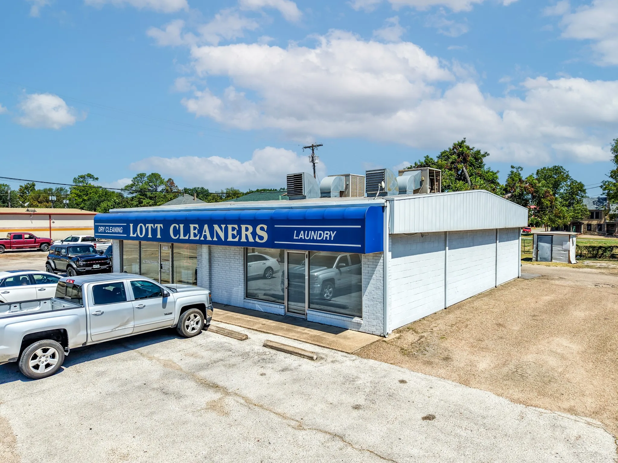 Retail For Sale in Kaufman County , 408 W Moore Avenue, Terrell, Texas 75160, 0, 0, Garage spaces, 0 Sqft, built in 1963, Price $589,000, mls#21358587, Real Estate Agent in Terrell, Homes For Sale in Kaufman county, Homes For Sale in Terrell, Realtor in Terrell Texas, Real Estate Brokerage Independent Realty Texas, Luminita Cordes Realtor
