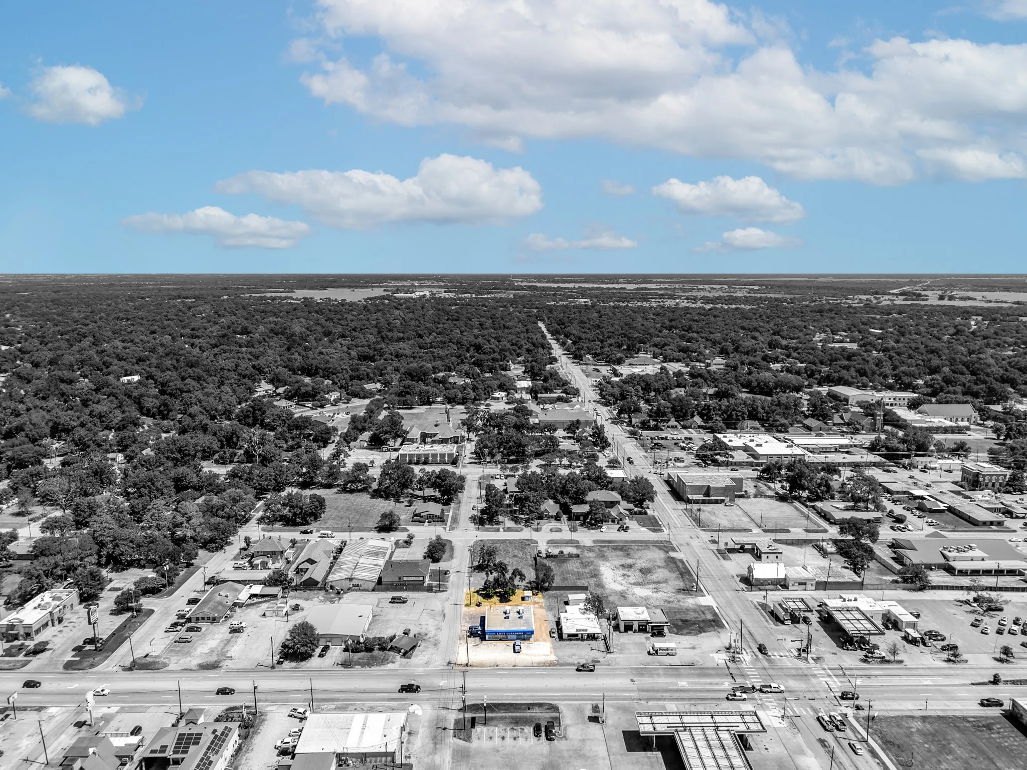 Retail For Sale in Kaufman County , 408 W Moore Avenue, Terrell, Texas 75160, 0, 0, Garage spaces, 0 Sqft, built in 1963, Price $589,000, mls#21358587, Real Estate Agent in Terrell, Homes For Sale in Kaufman county, Homes For Sale in Terrell, Realtor in Terrell Texas, Real Estate Brokerage Independent Realty Texas, Luminita Cordes Realtor