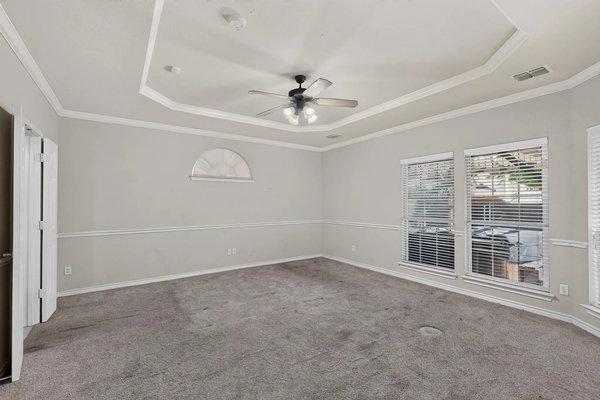 Single Family Residence For Sale in Tarrant County , 5919 Ridgeway Drive, Grand Prairie, Texas 75052, 5 Bedroom, 4 Bathroom, 2 Garage spaces, 3,724 Sqft, built in 2008, mls#21358319, Real Estate Agent in Grand Prairie, Homes For Sale in Tarrant county, Homes For Sale in Grand Prairie, Realtor in Grand Prairie Texas, Real Estate Brokerage Independent Realty Texas, Luminita Cordes Realtor
