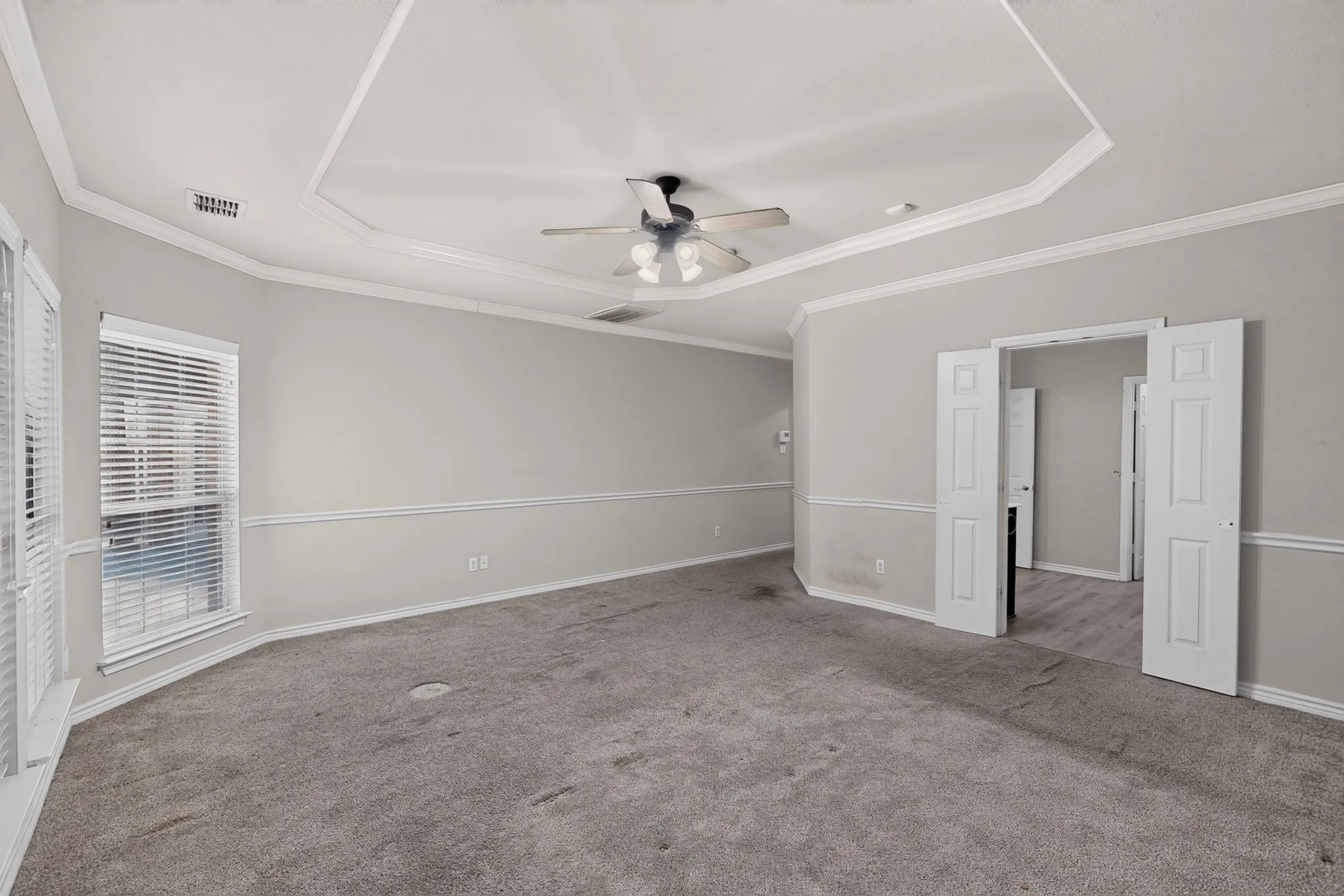 Single Family Residence For Sale in Tarrant County , 5919 Ridgeway Drive, Grand Prairie, Texas 75052, 5 Bedroom, 4 Bathroom, 2 Garage spaces, 3,724 Sqft, built in 2008, mls#21358319, Real Estate Agent in Grand Prairie, Homes For Sale in Tarrant county, Homes For Sale in Grand Prairie, Realtor in Grand Prairie Texas, Real Estate Brokerage Independent Realty Texas, Luminita Cordes Realtor
