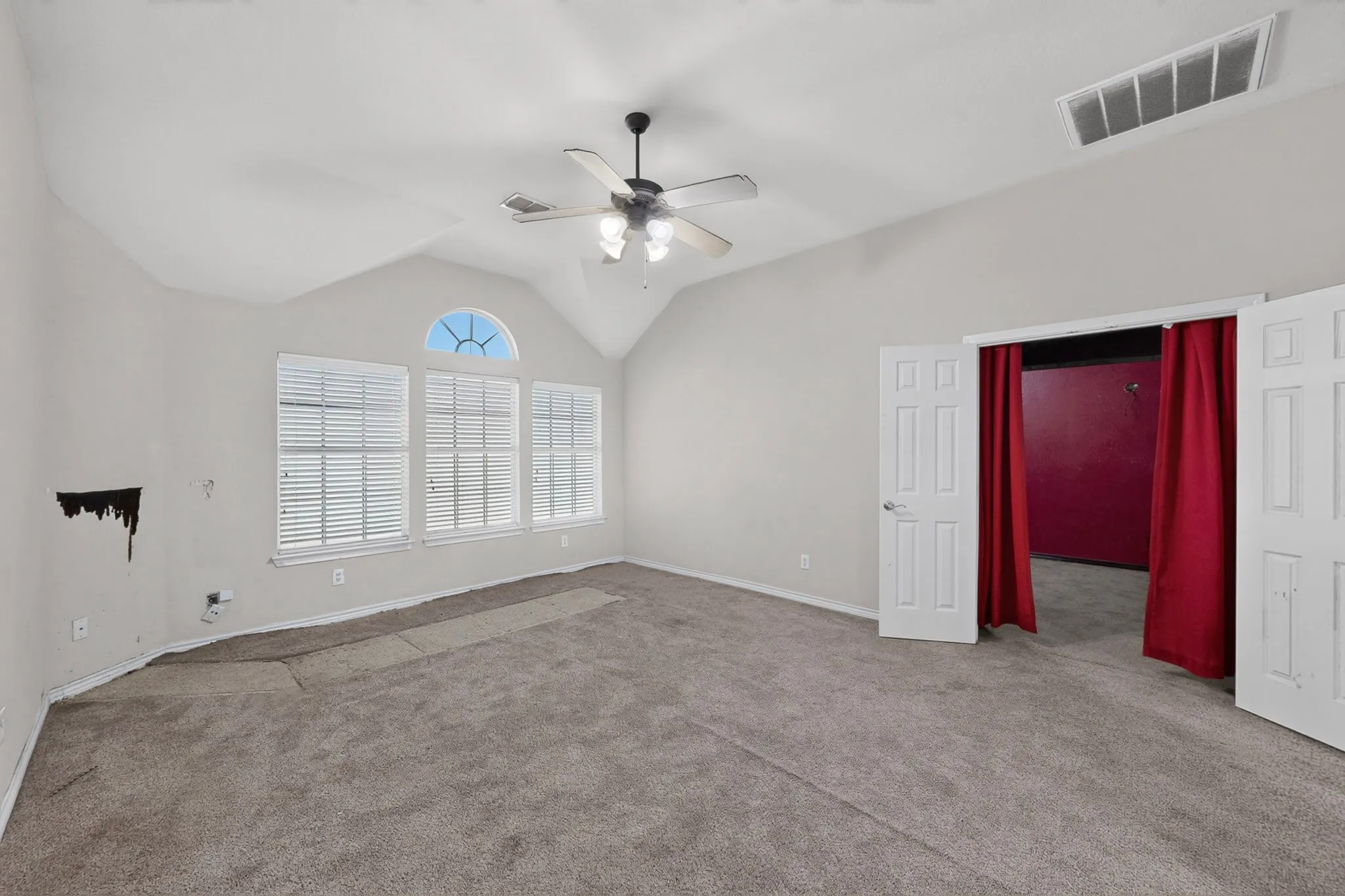 Single Family Residence For Sale in Tarrant County , 5919 Ridgeway Drive, Grand Prairie, Texas 75052, 5 Bedroom, 4 Bathroom, 2 Garage spaces, 3,724 Sqft, built in 2008, mls#21358319, Real Estate Agent in Grand Prairie, Homes For Sale in Tarrant county, Homes For Sale in Grand Prairie, Realtor in Grand Prairie Texas, Real Estate Brokerage Independent Realty Texas, Luminita Cordes Realtor
